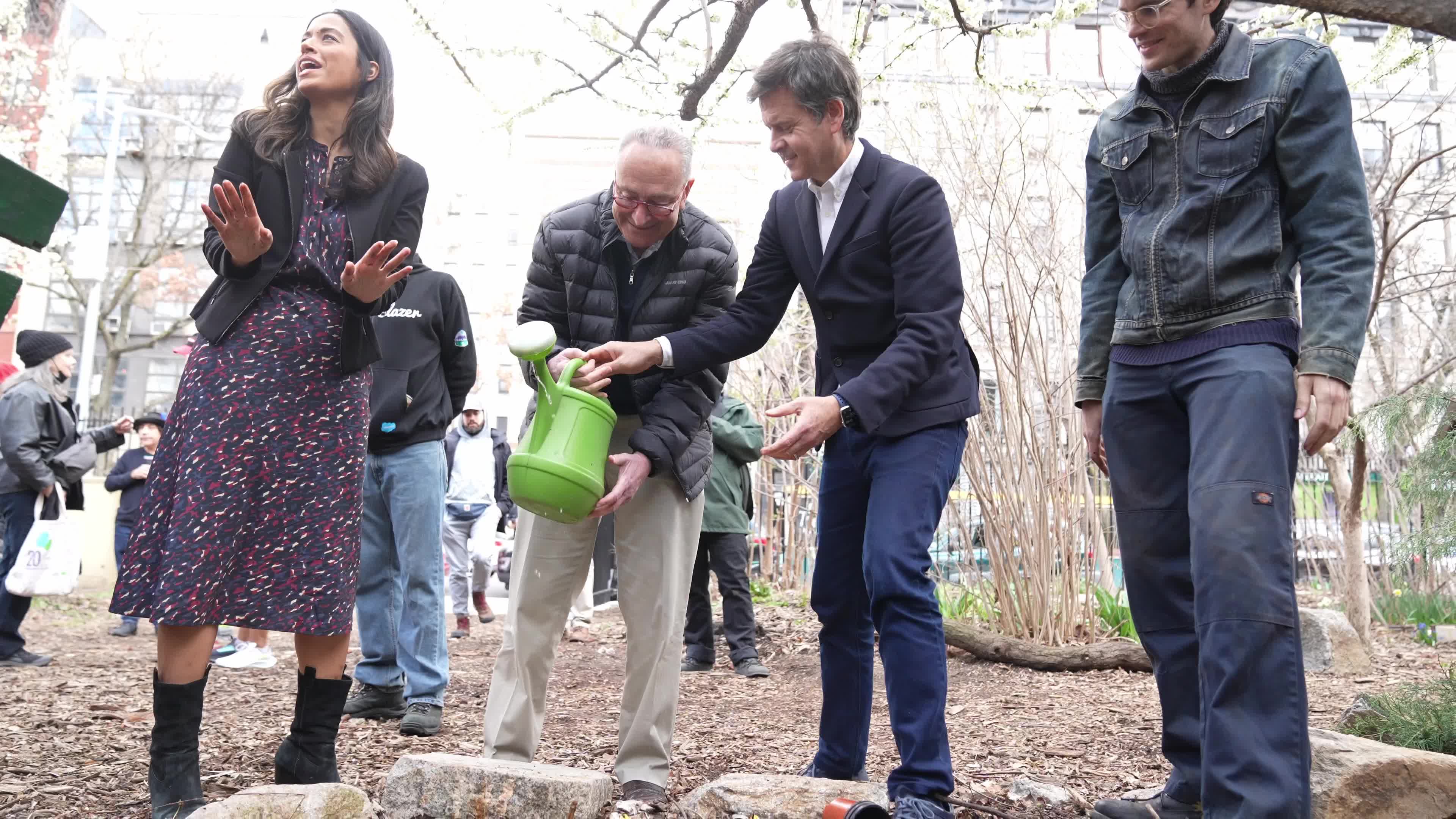 US Senator Chuck Schumer visits La Plaza Cultural