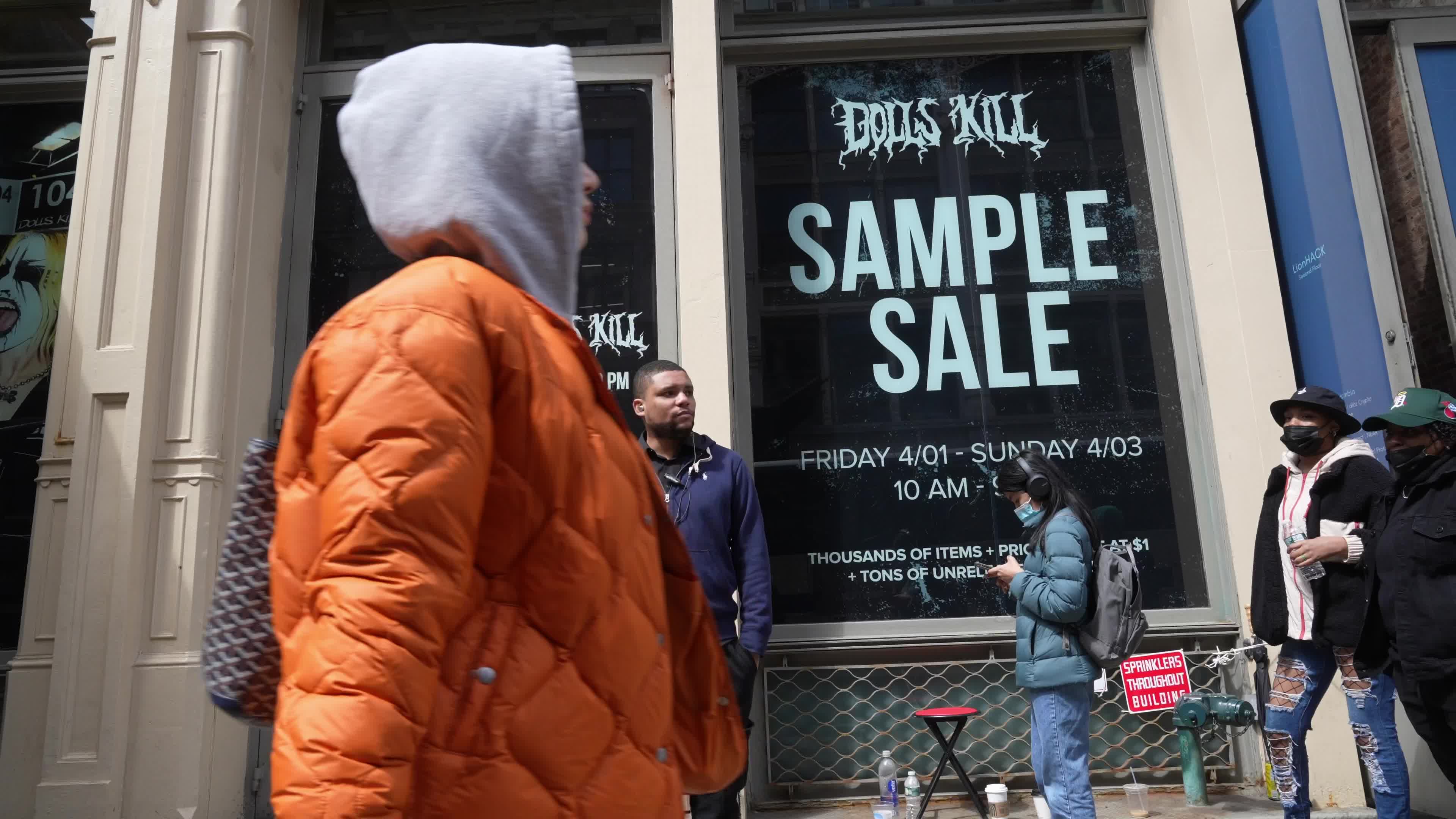 Long Lines at Dolls Kill Sample Sale 