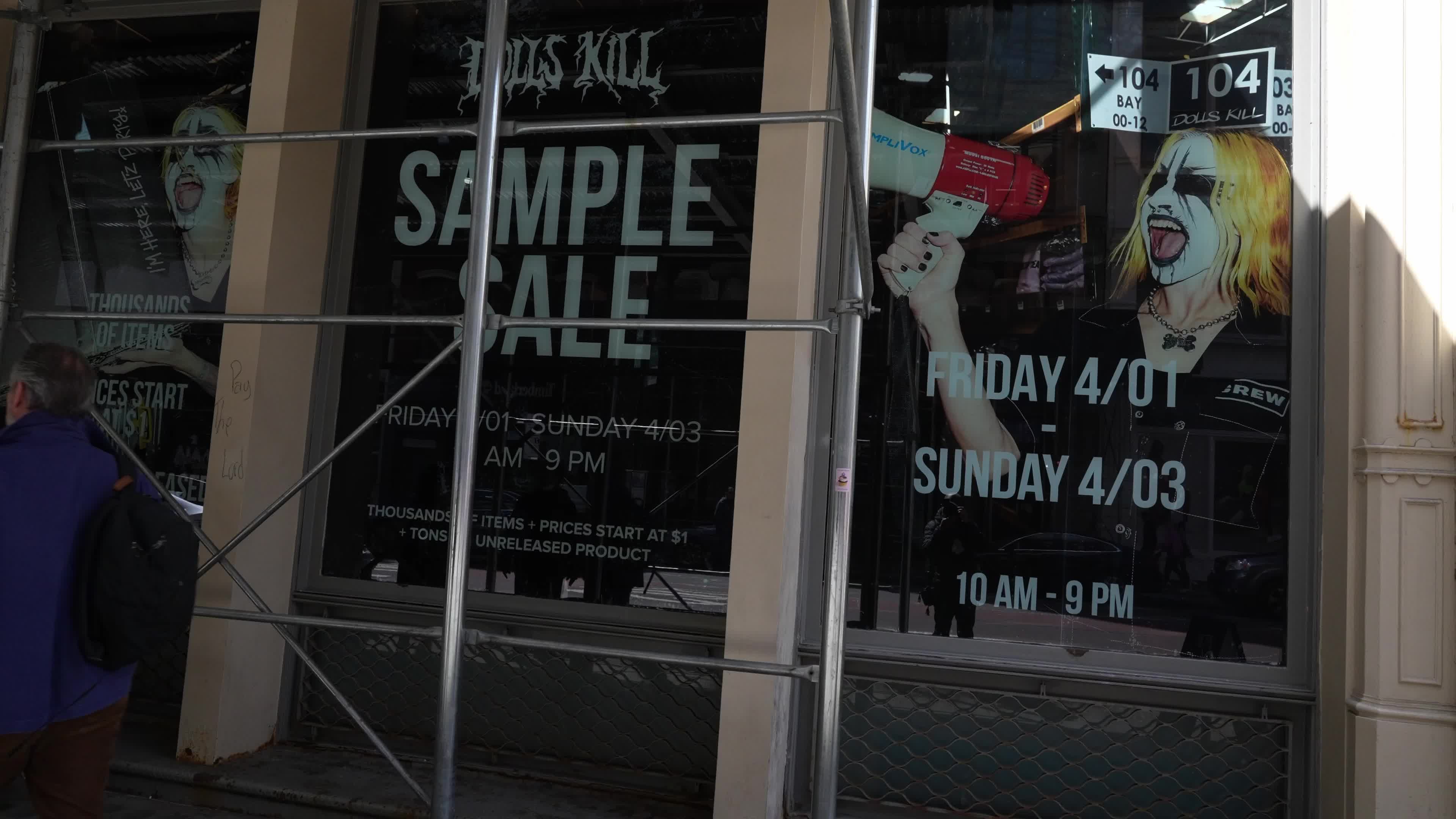 Long Lines at Dolls Kill Sample Sale 