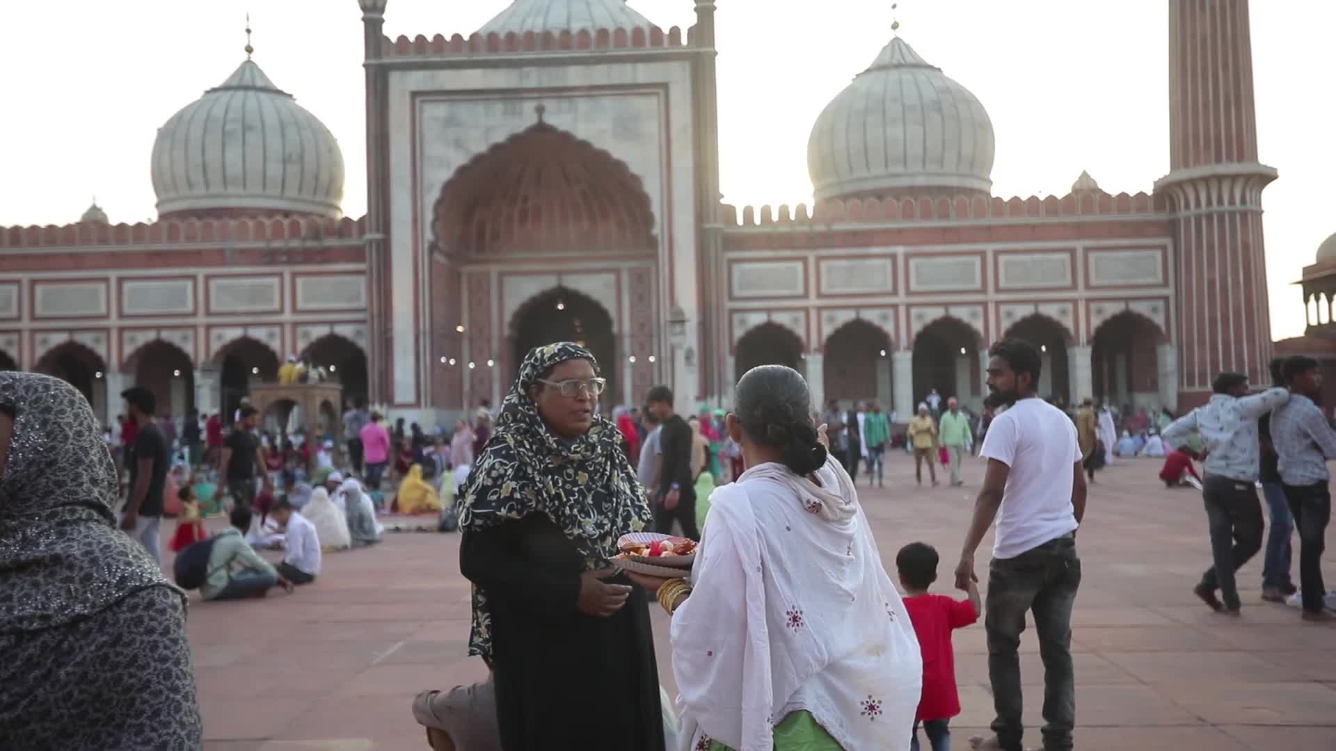 Indian Muslims on first day of Ramadan