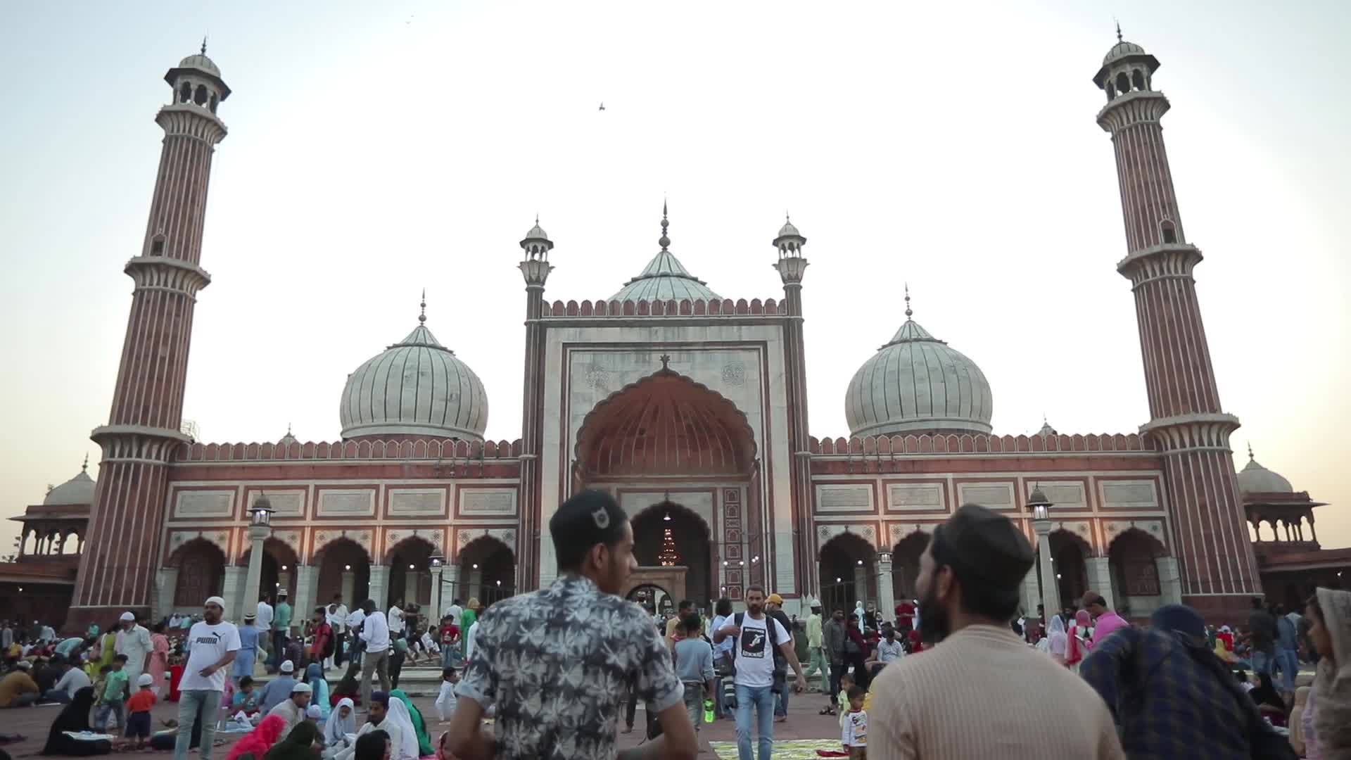 Indian Muslims on first day of Ramadan