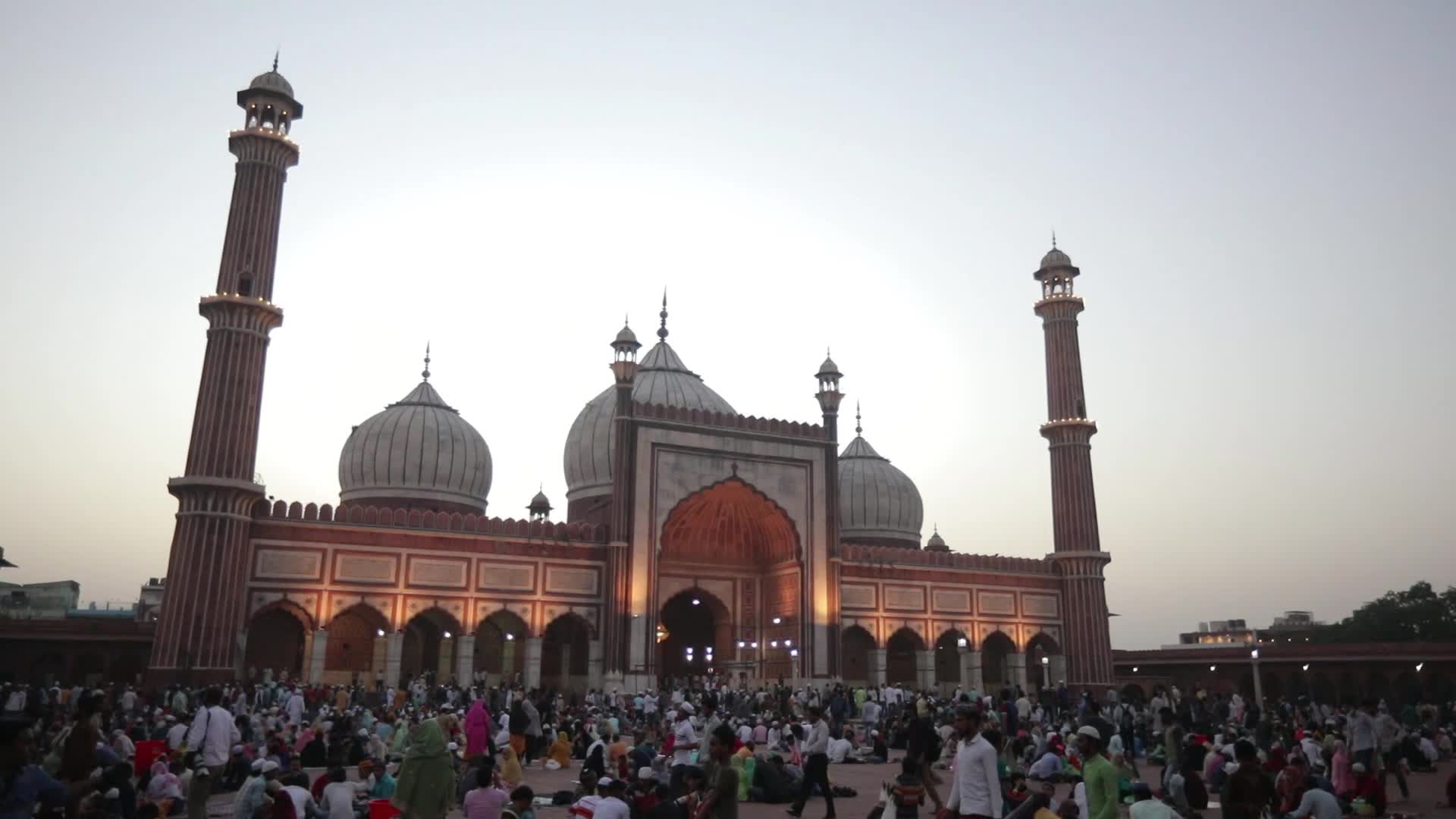 Indian Muslims on first day of Ramadan