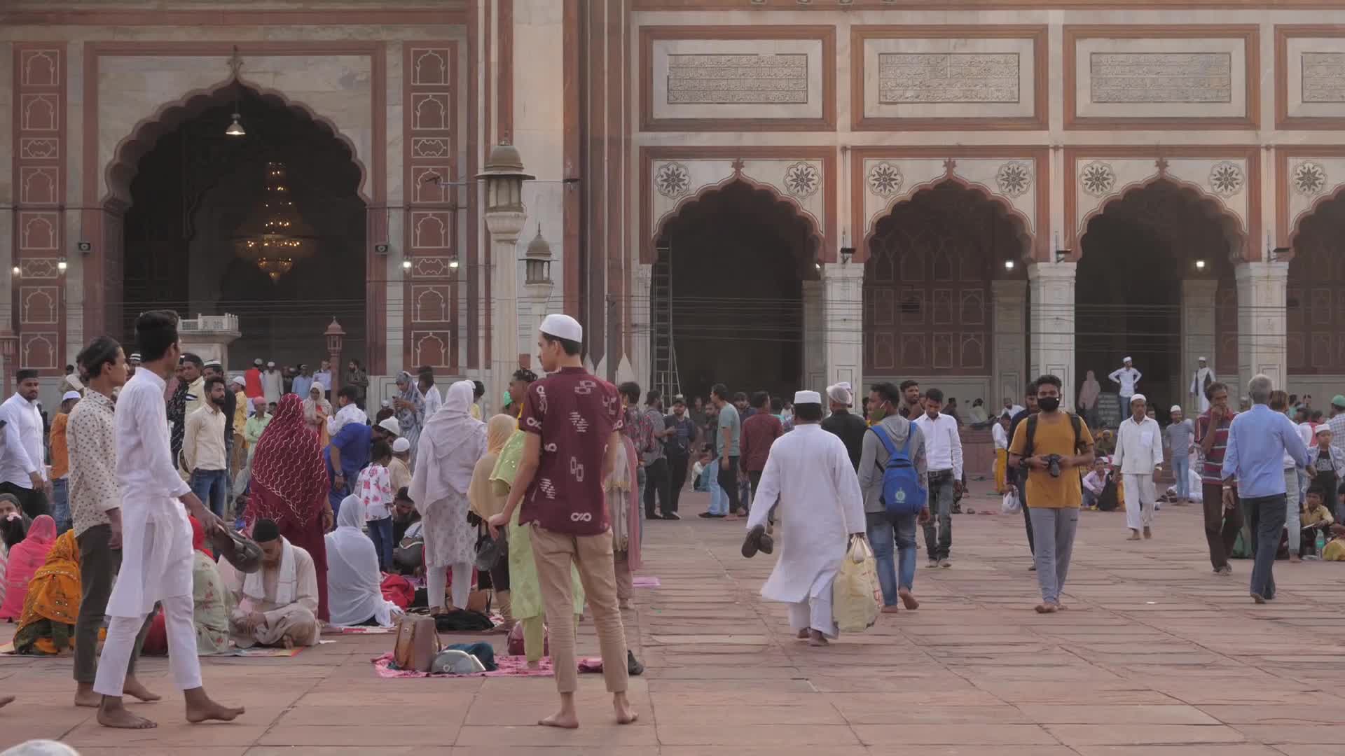 Indian Muslims on first day of Ramadan