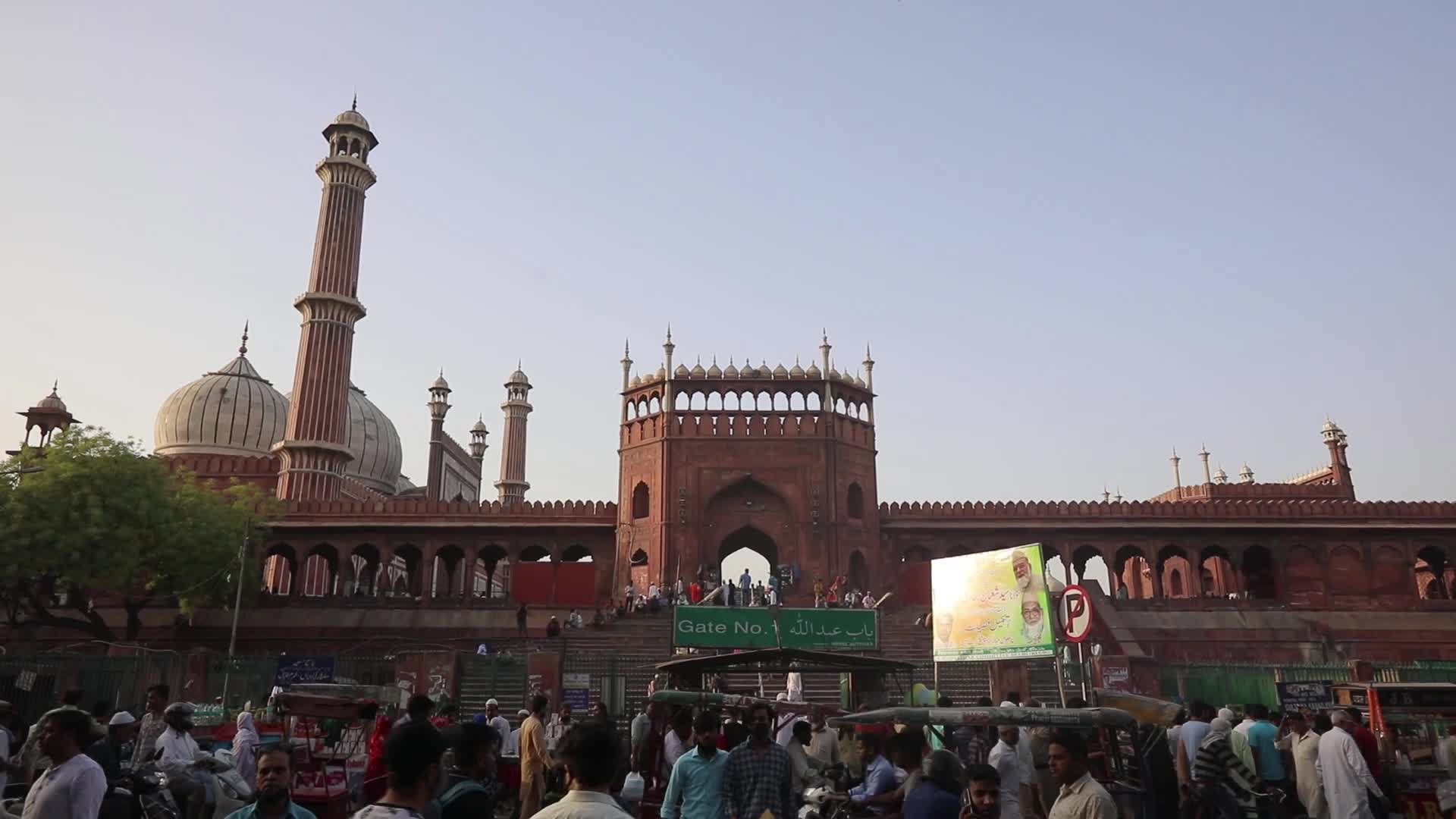 Indian Muslims flock to market in New Delhi ahead of Ramadan.
