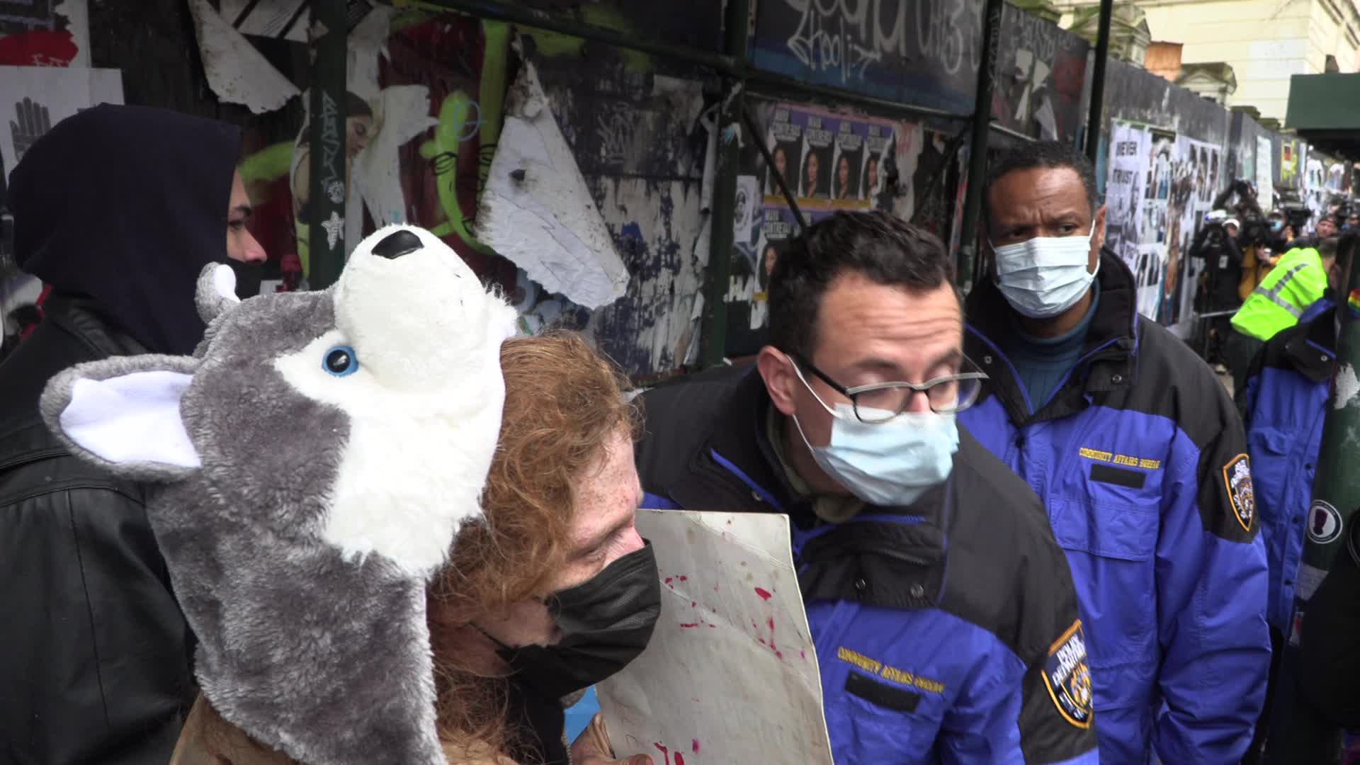 NYC: NYPD and DSNY arrest homeless during sweep