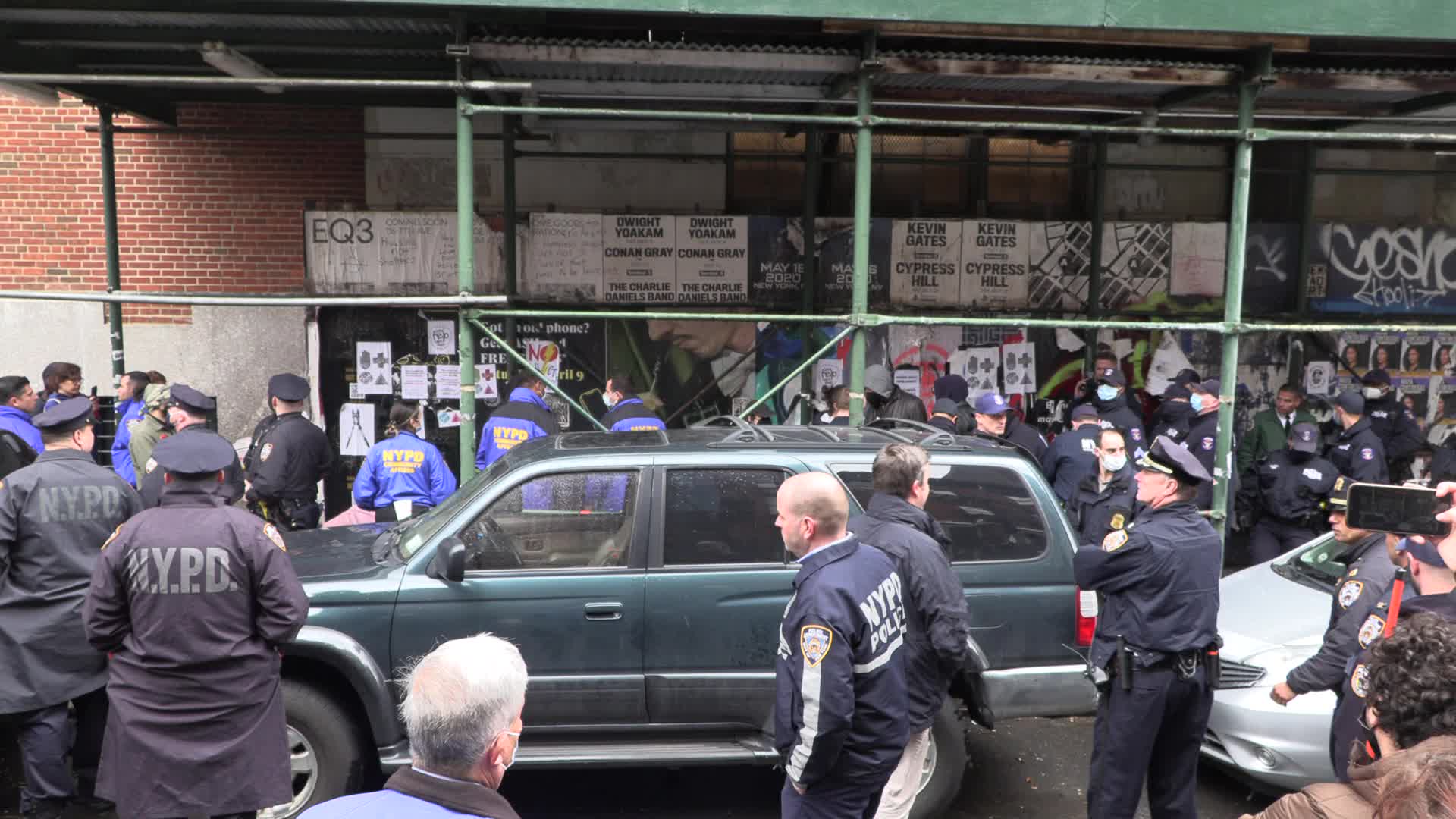 NYC: NYPD and DSNY arrest homeless during sweep