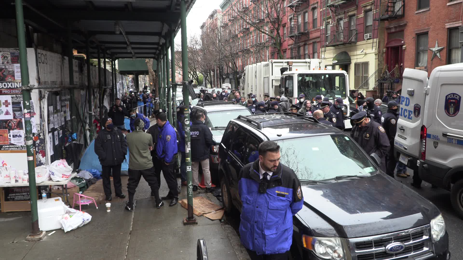 NYC: NYPD and DSNY arrest homeless during sweep