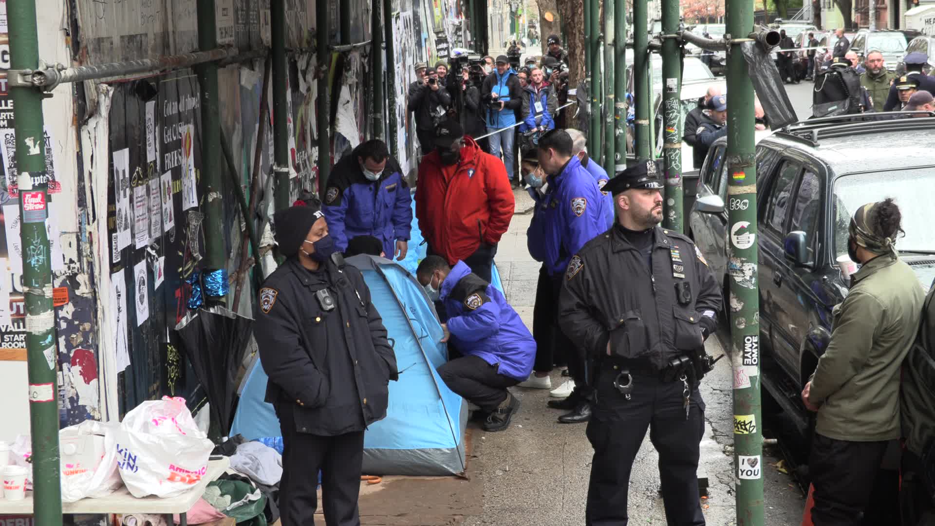 NYC: NYPD and DSNY arrest homeless during sweep