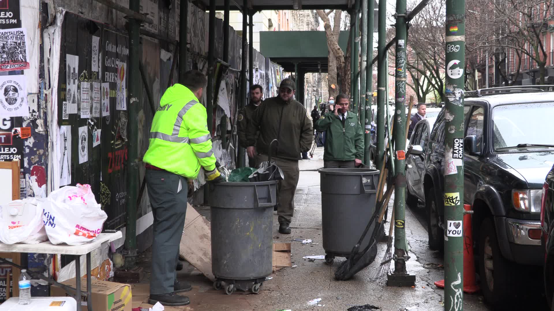 NYC: NYPD and DSNY arrest homeless during sweep