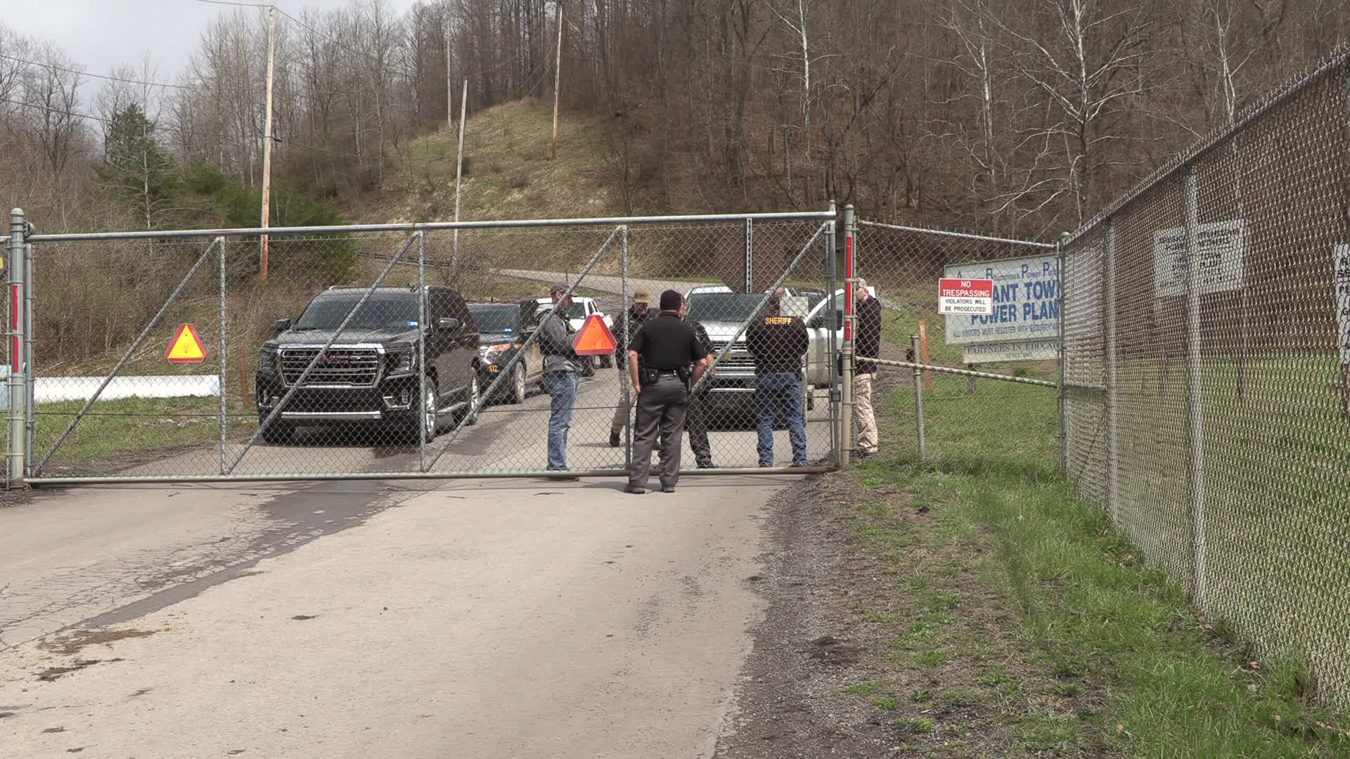 WV: Climate activists blockade coal power plant with ties to Senator Manchin