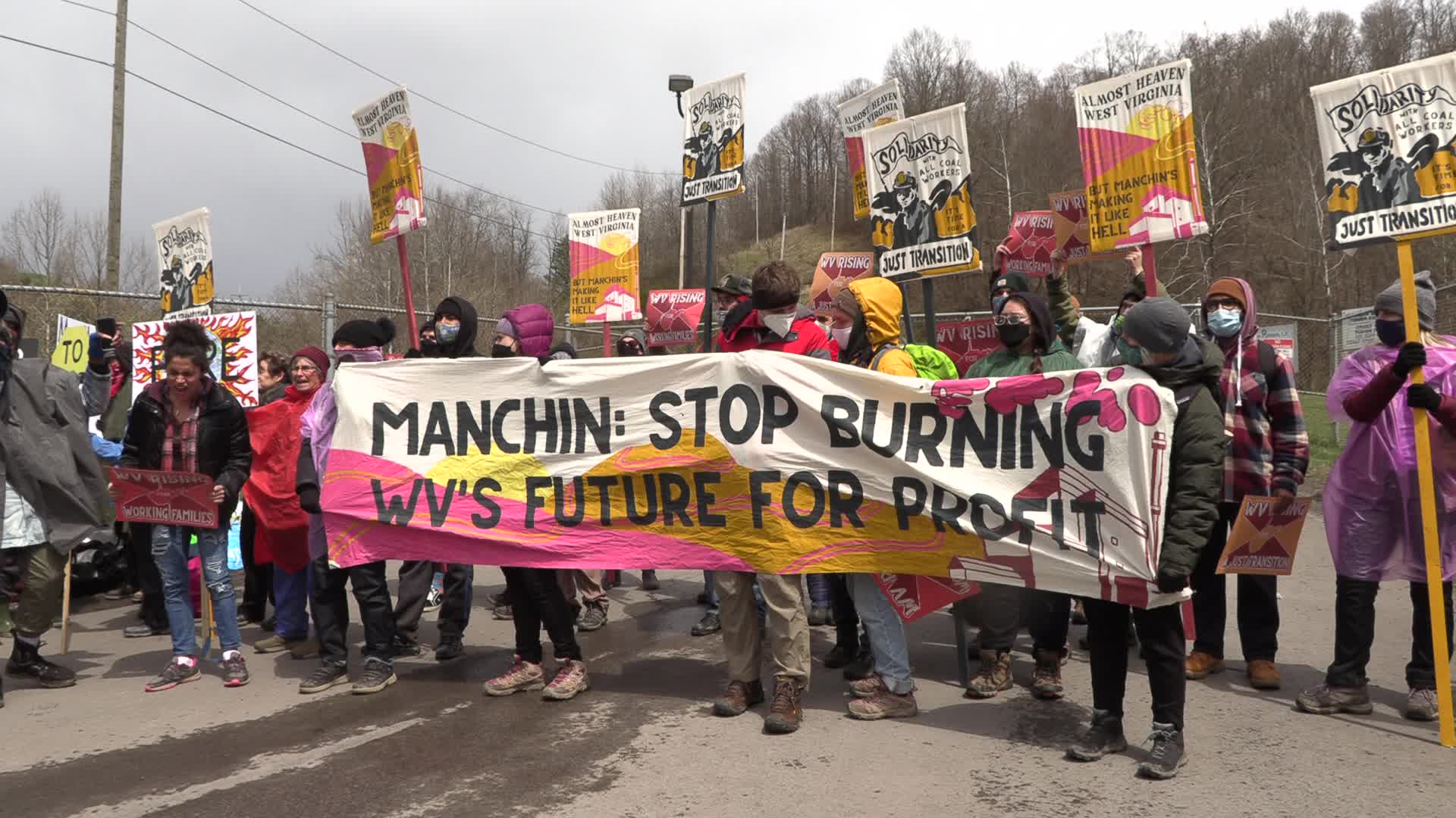 WV: Climate activists blockade coal power plant with ties to Senator Manchin