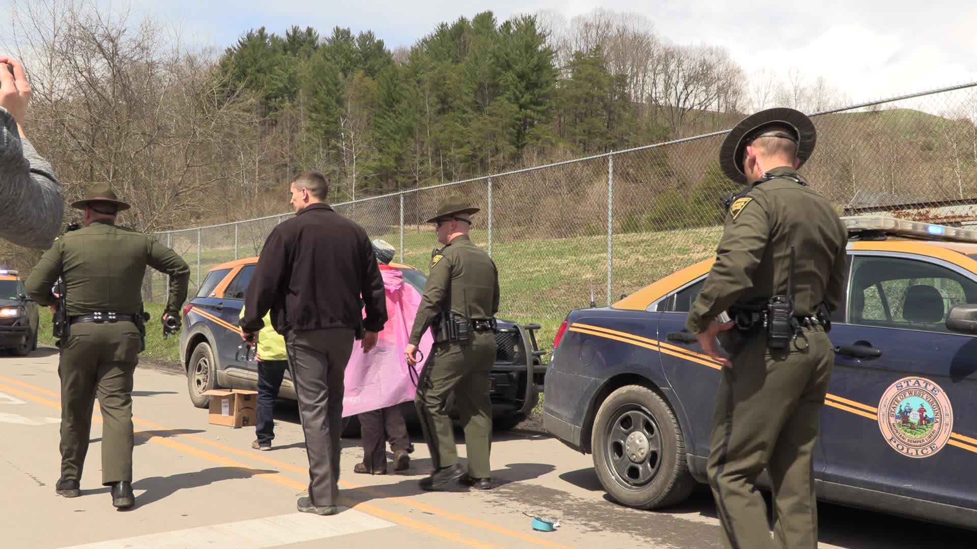 WV: Climate activists blockade coal power plant with ties to Senator Manchin