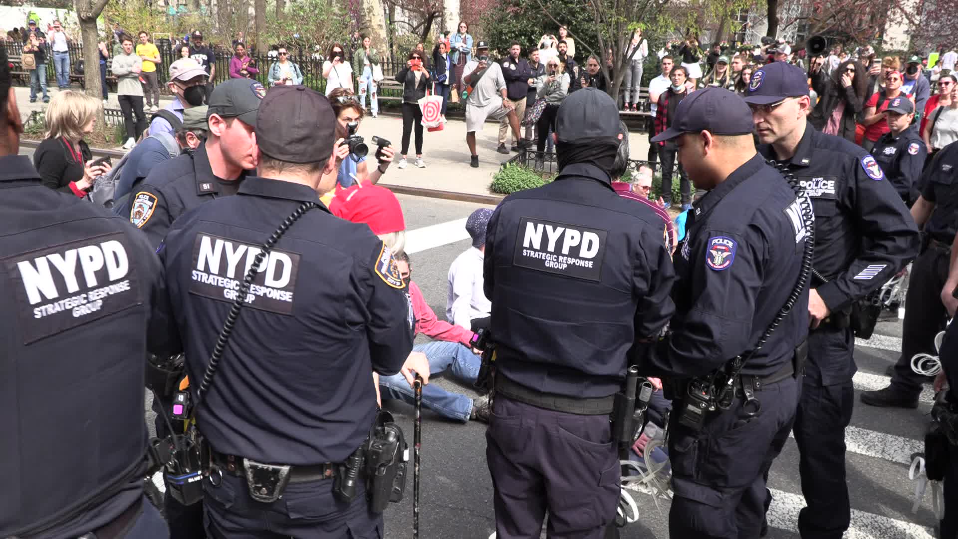 NYC: Thirteen arrested as climate protesters block traffic