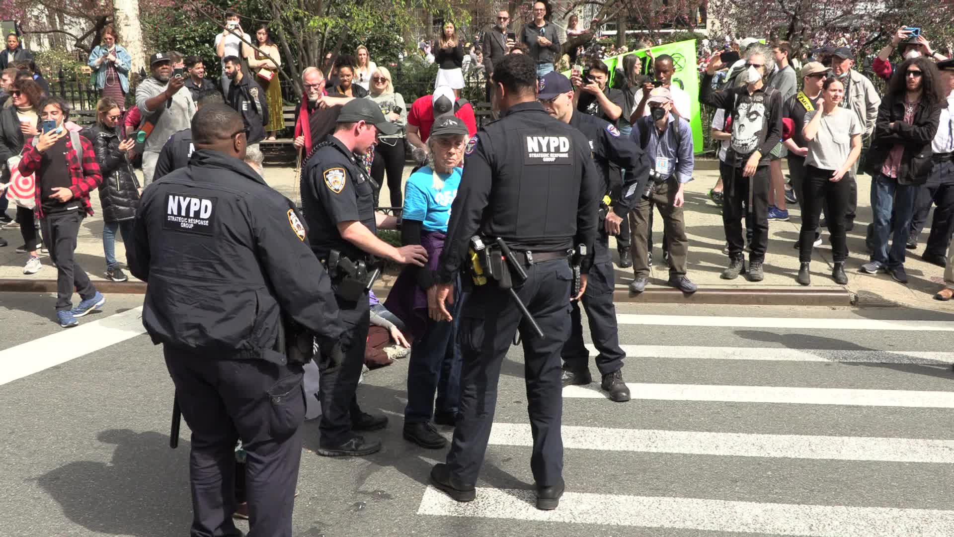 NYC: Thirteen arrested as climate protesters block traffic