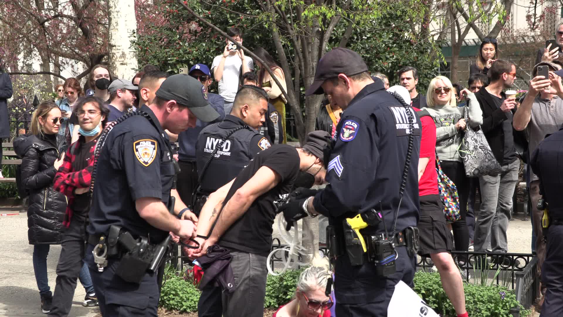 NYC: Thirteen arrested as climate protesters block traffic