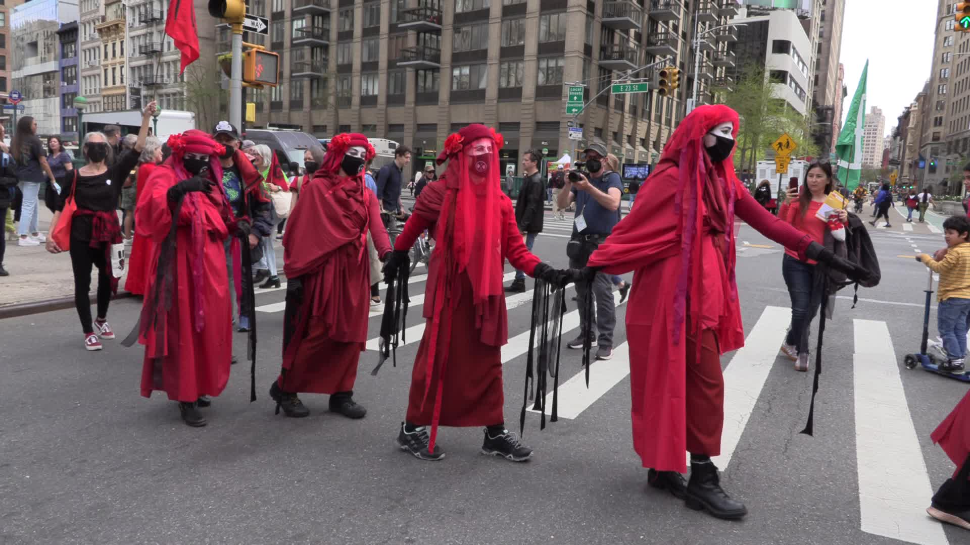 NYC: Thirteen arrested as climate protesters block traffic