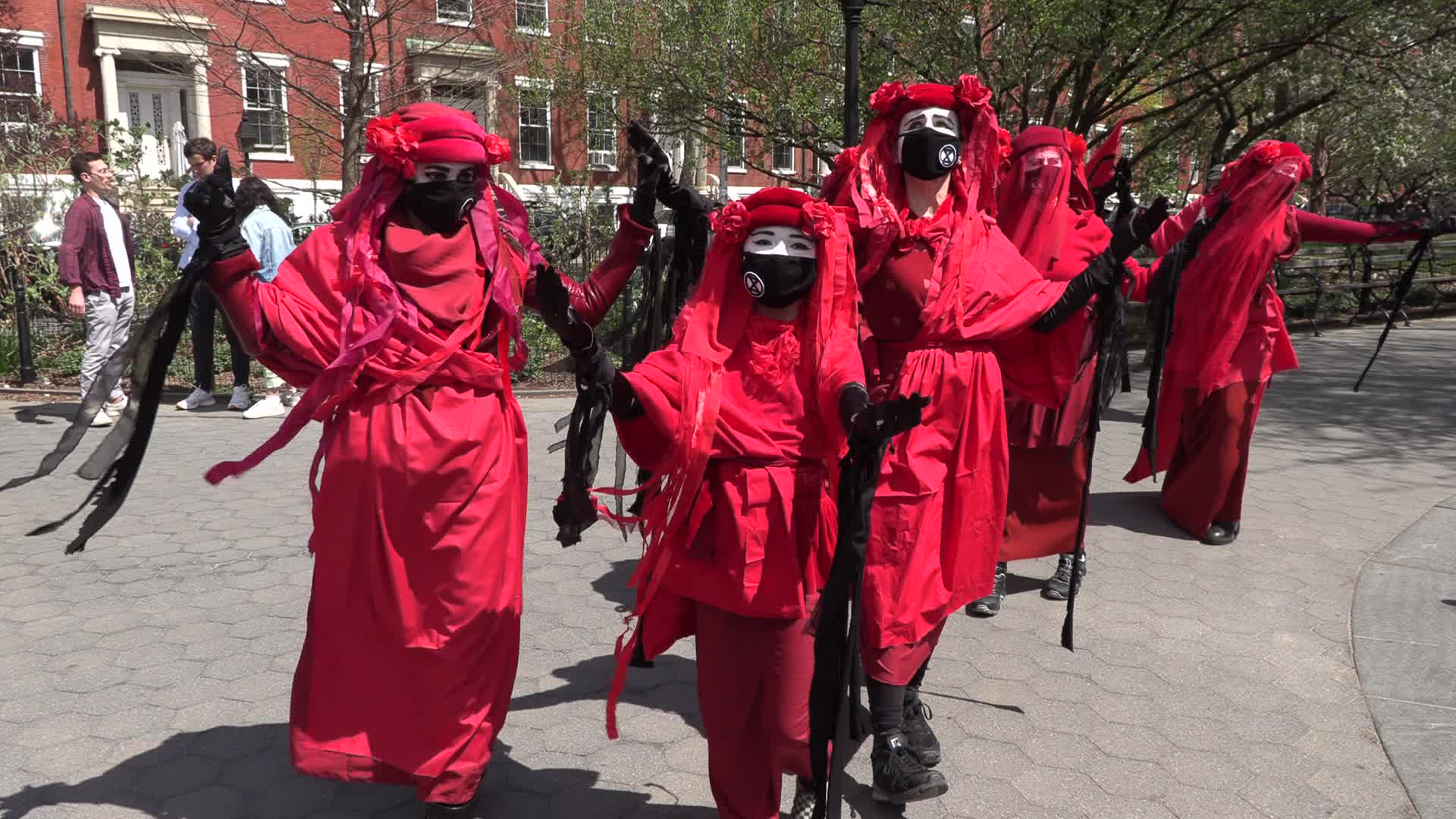 NYC: Thirteen arrested as Extinction Rebellion protesters block traffic