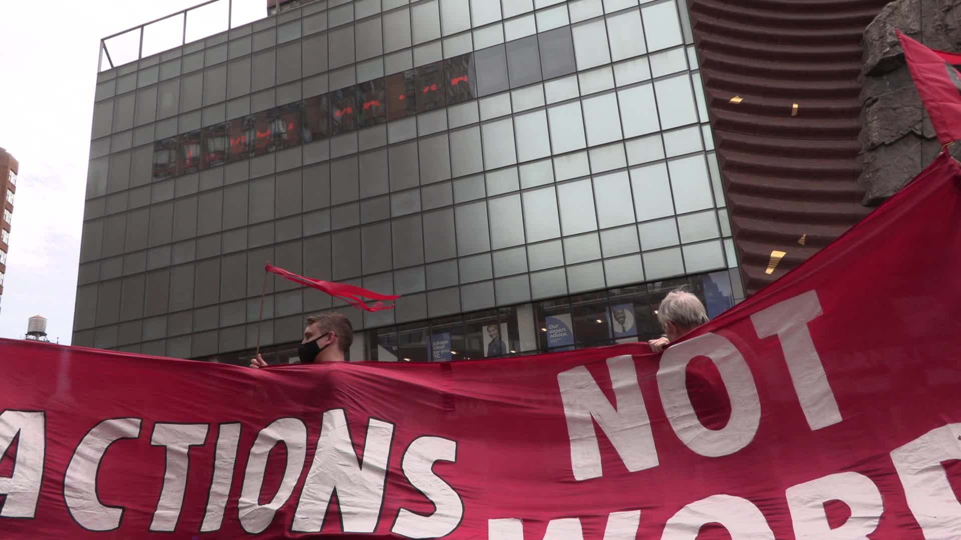 NYC: Thirteen arrested as Extinction Rebellion protesters block traffic