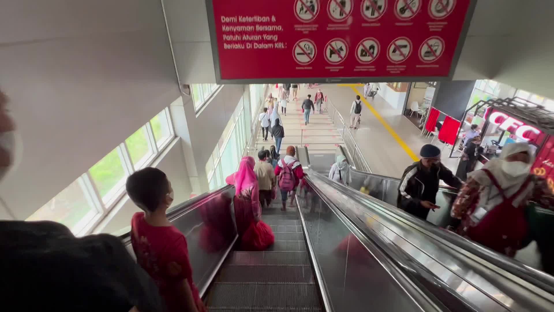 Tanah Abang Jakarta Station is full ahead of Eid