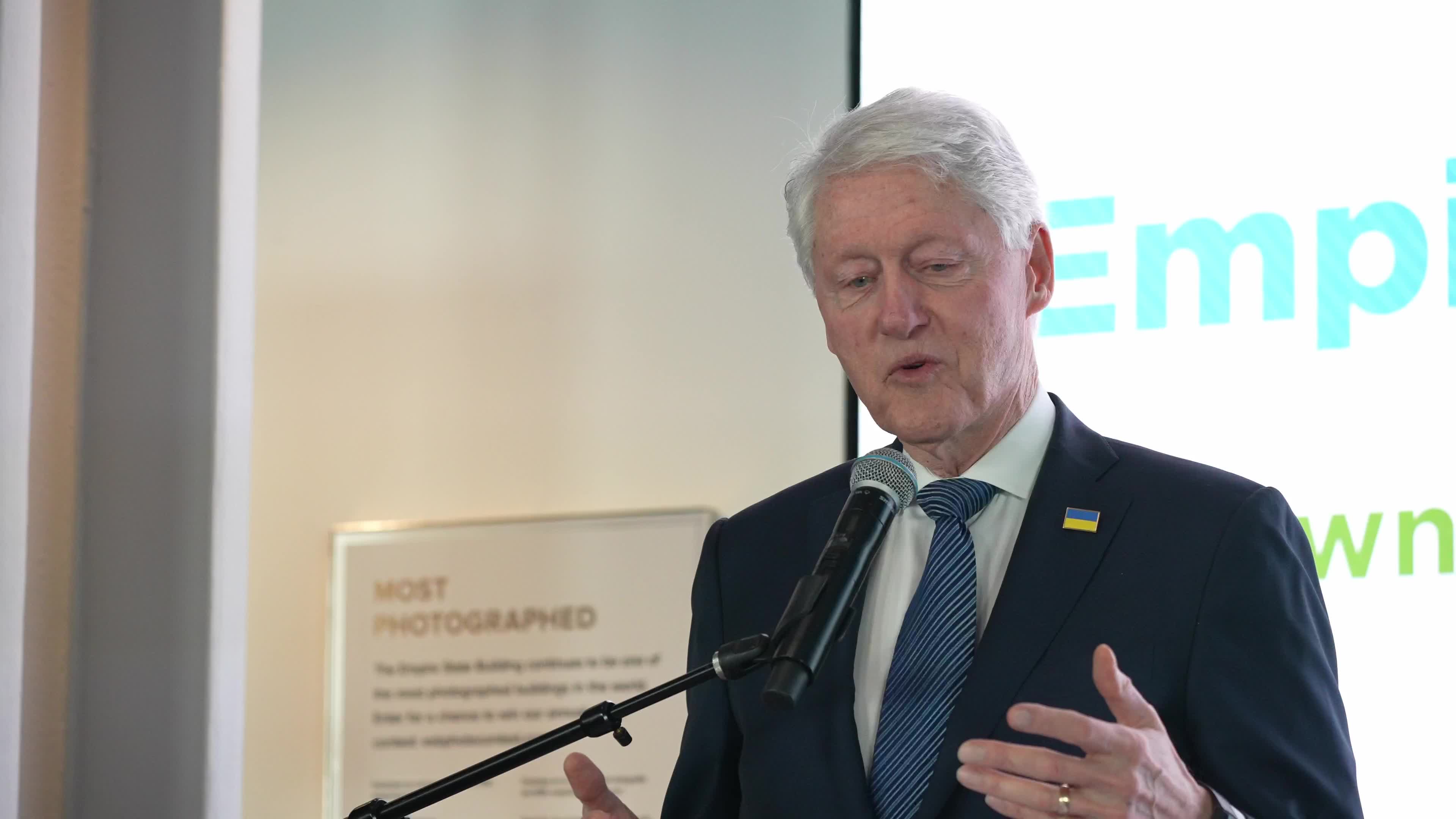 President Bill Clinton, Governor Kathy Hochul And Mayor Eric Adams  Announce Earth Week Initiative At The Empire State Building