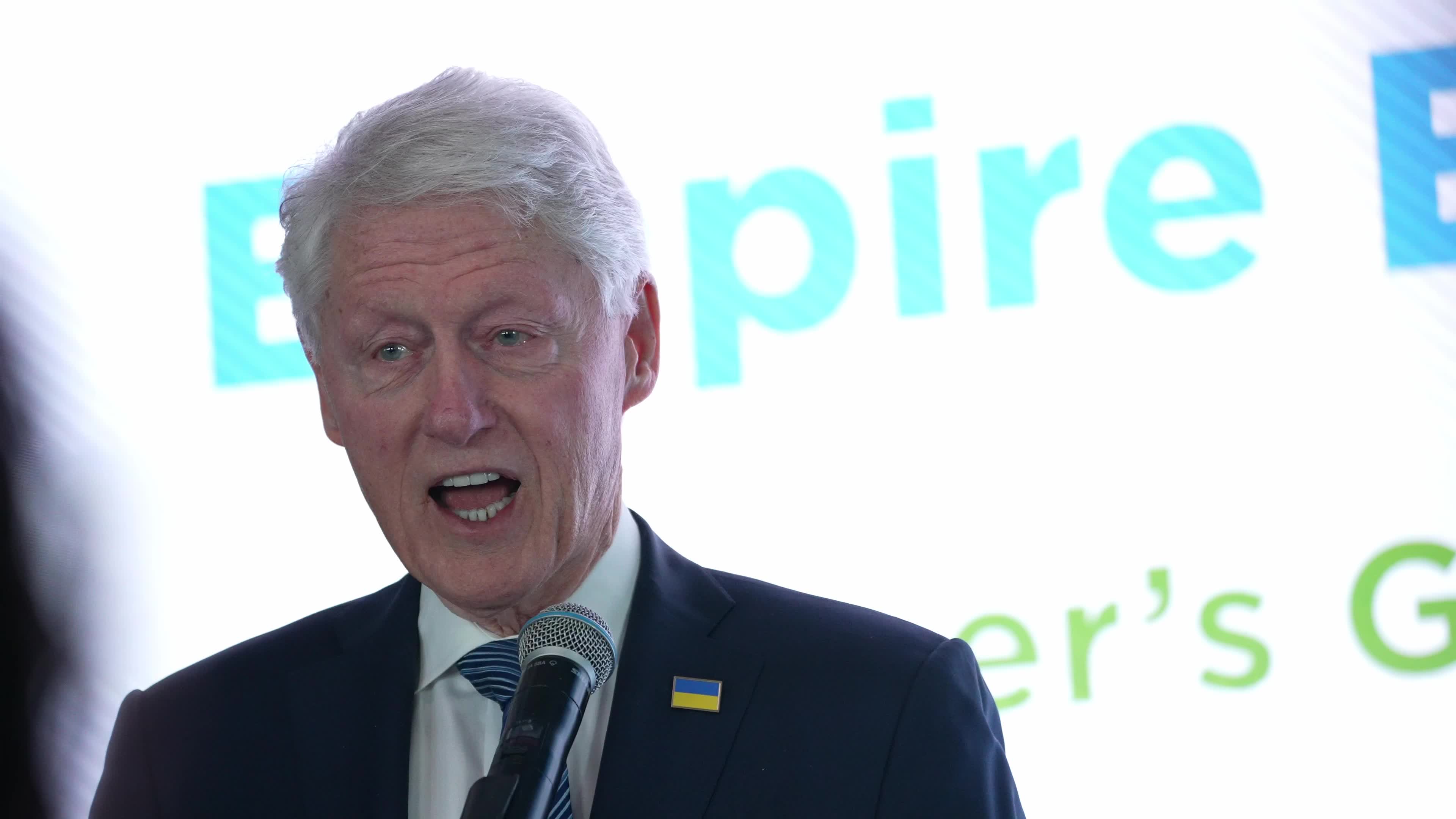 President Bill Clinton, Governor Kathy Hochul And Mayor Eric Adams  Announce Earth Week Initiative At The Empire State Building