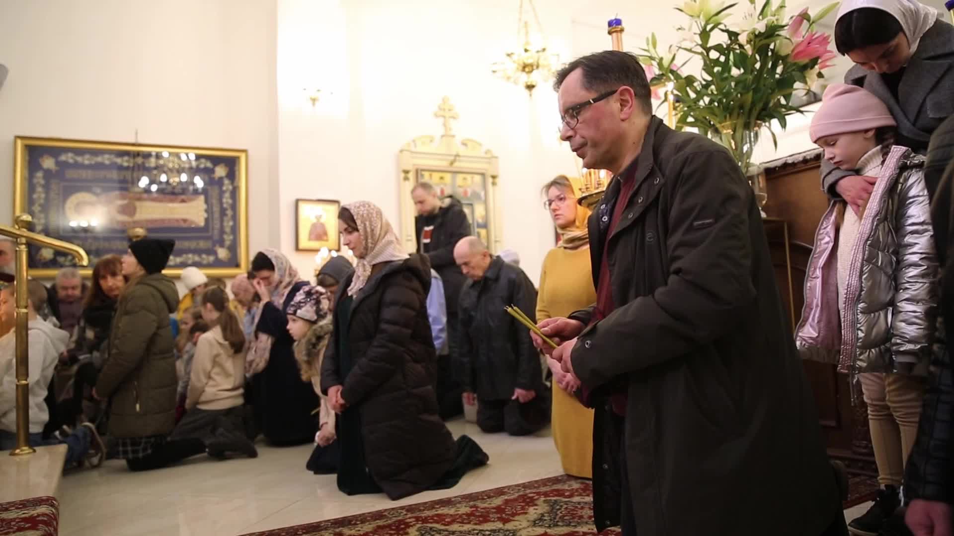 Ukrainians attend orthodox church in Poland