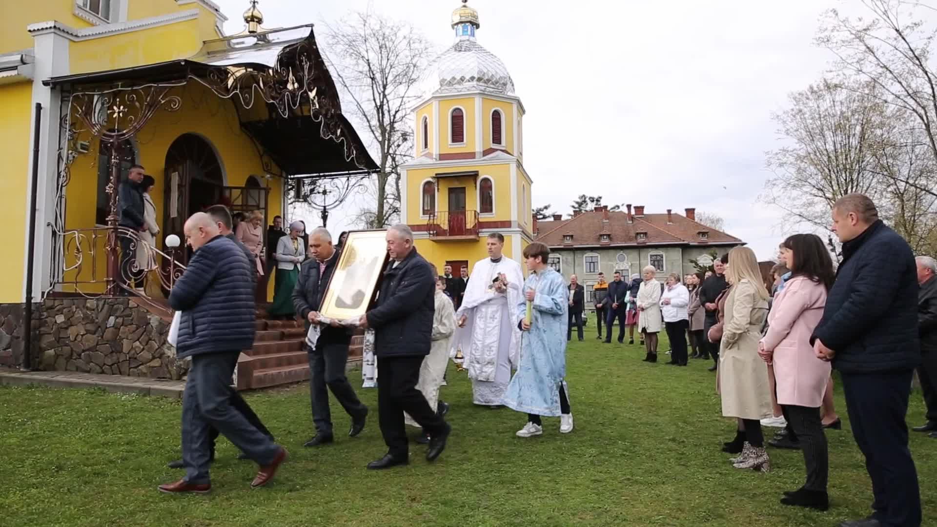 Ukrainian internal refugees celebrate Easter Sunday