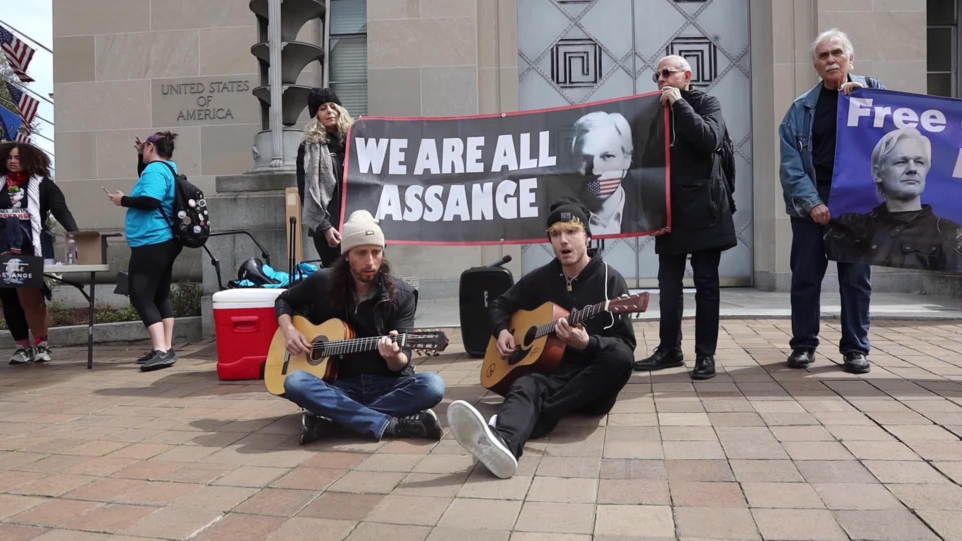 Demonstrators demand Julian Assange's freedom at Department of Justice