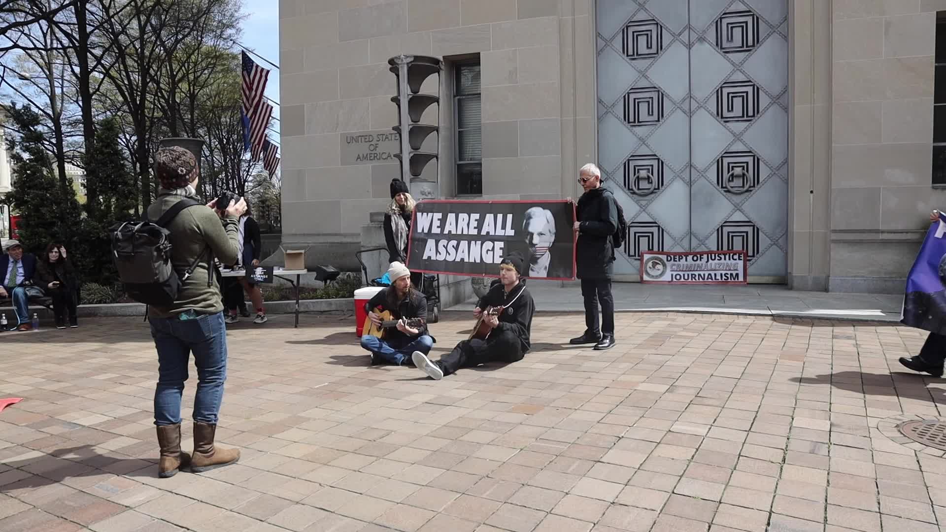 Demonstrators demand Julian Assange's freedom at Department of Justice