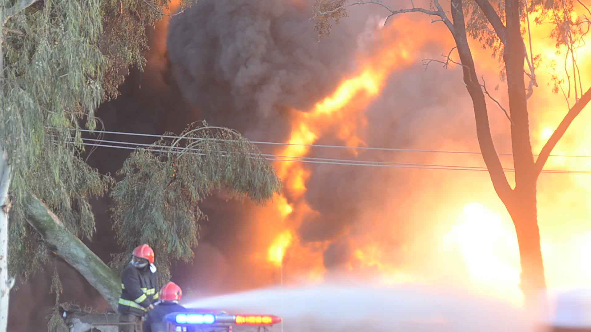 Fire in the area where fuel tankers are located in Peshawar