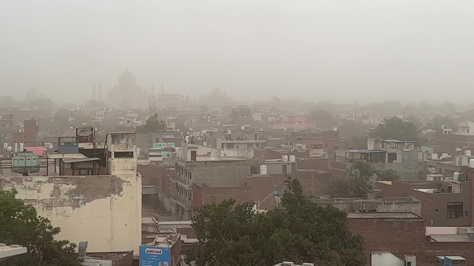 Thunder storm approaches the city of Agra