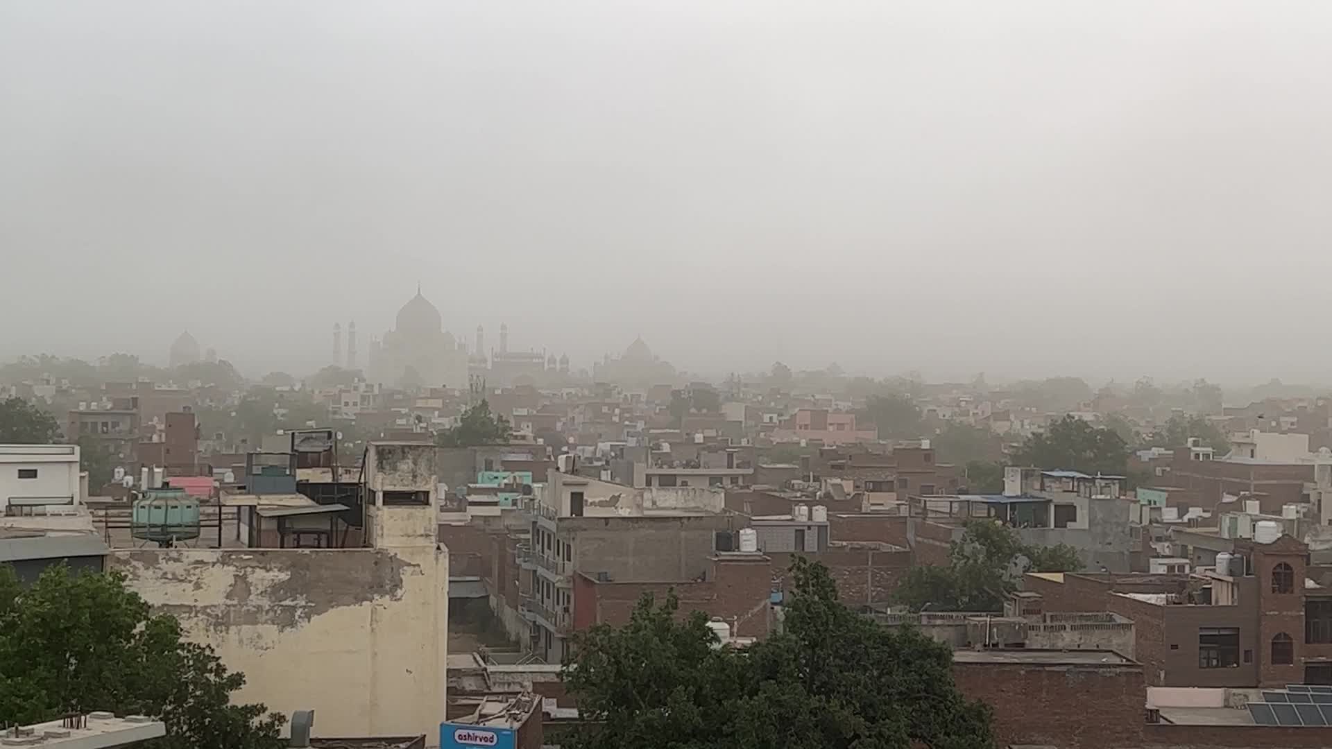 Thunder storm approaches the city of Agra 