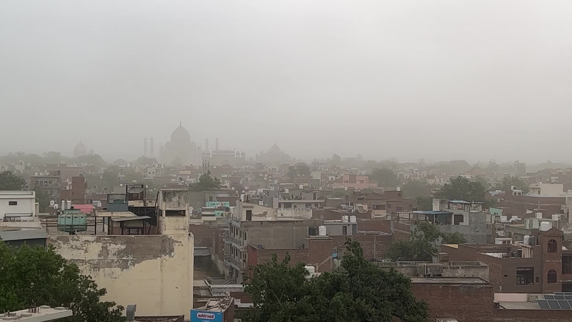 Thunder storm approaches the city of Agra 