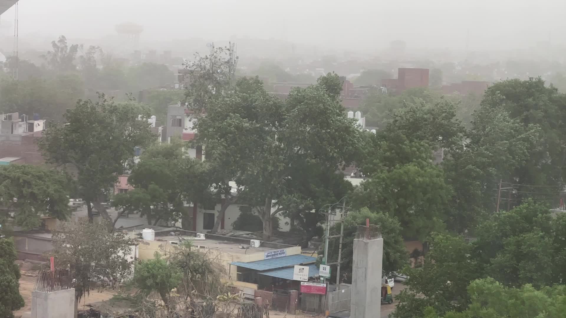 Thunder storm approaches the city of Agra 