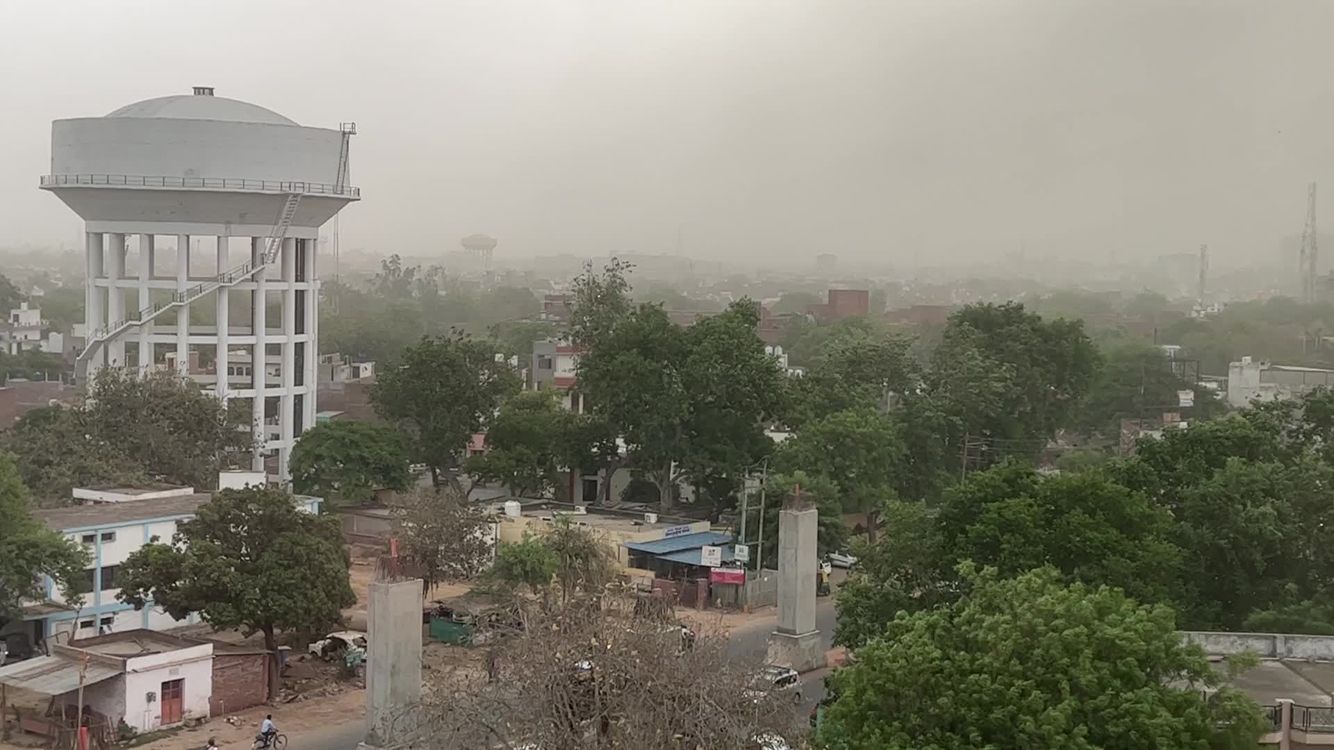 Thunder storm approaches the city of Agra 