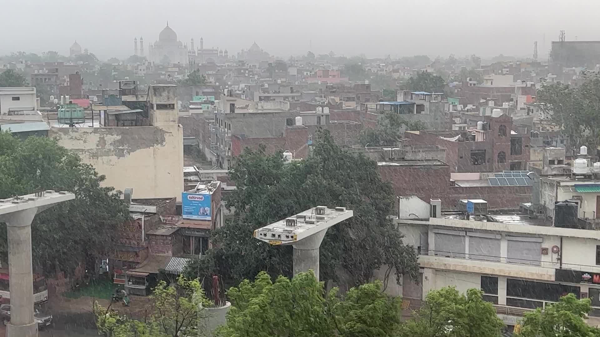 Thunder storm in the city of Agra