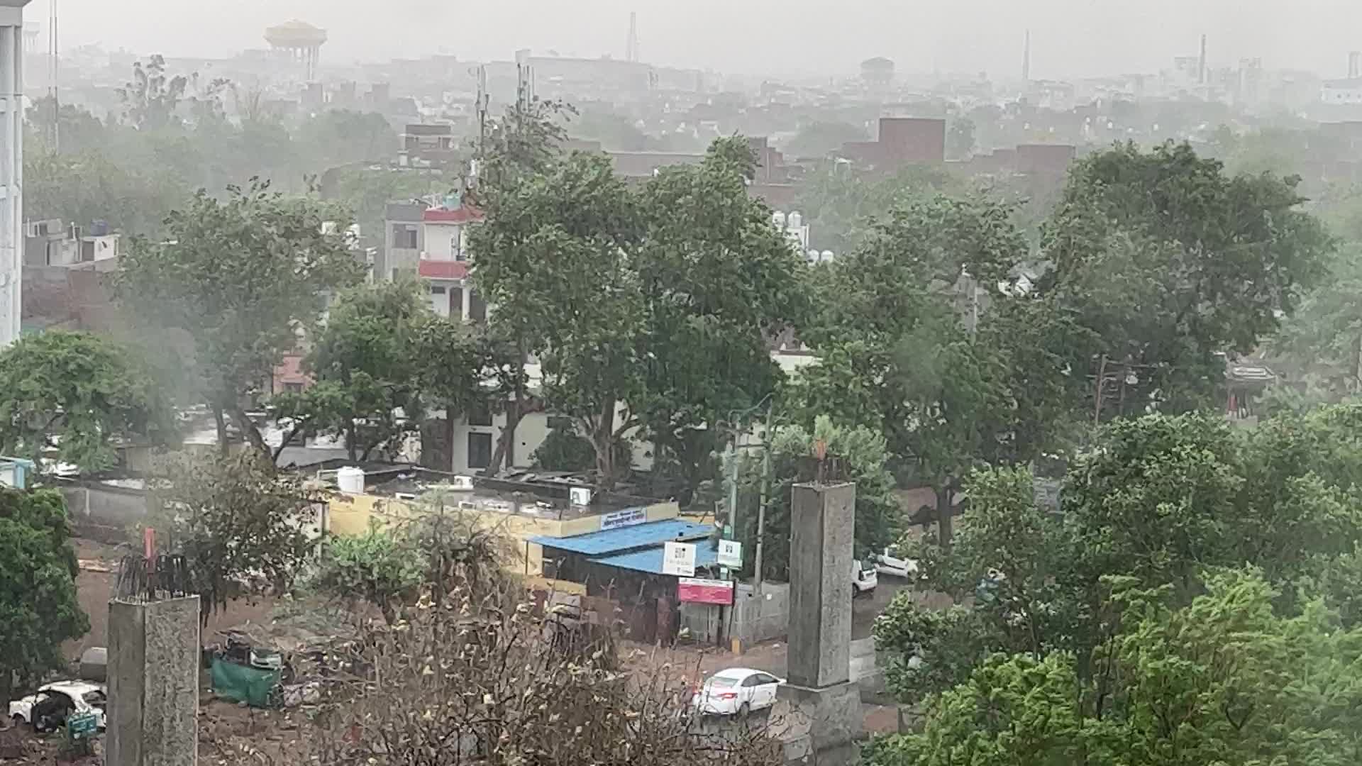 Thunder storm in the city of Agra