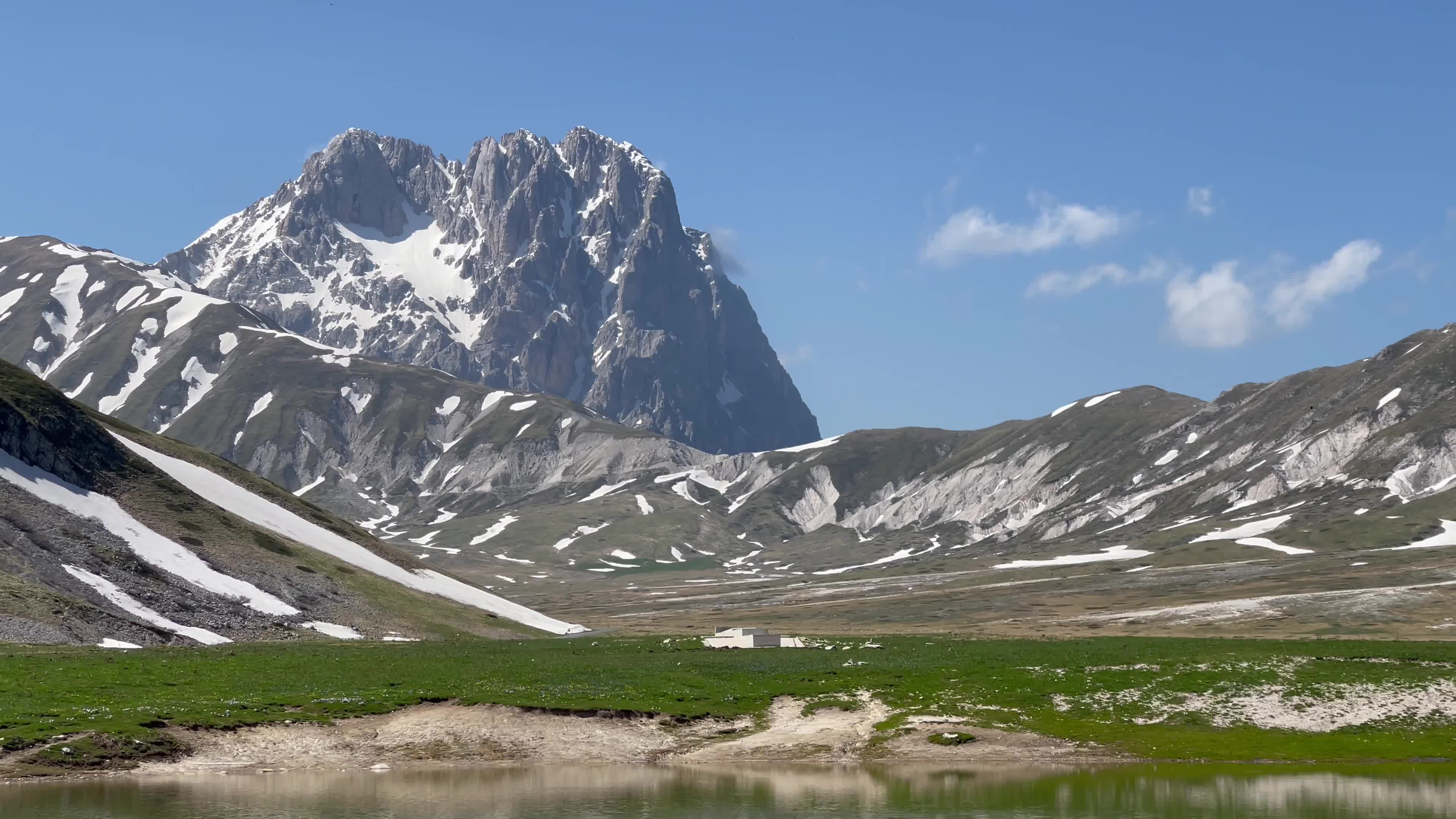 Pietranzoni Lake in Campo Imperatore