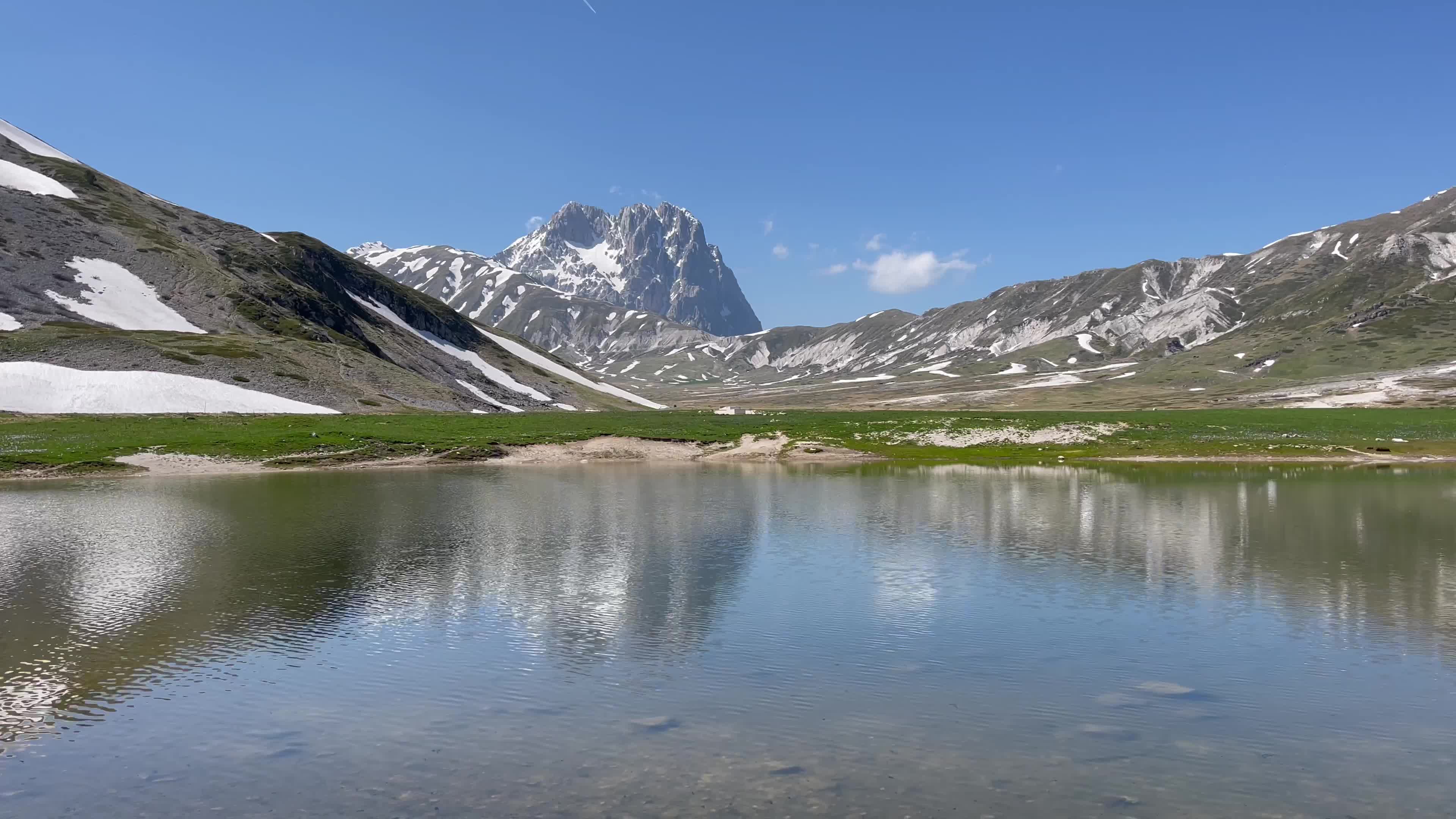 Pietranzoni Lake in Campo Imperatore