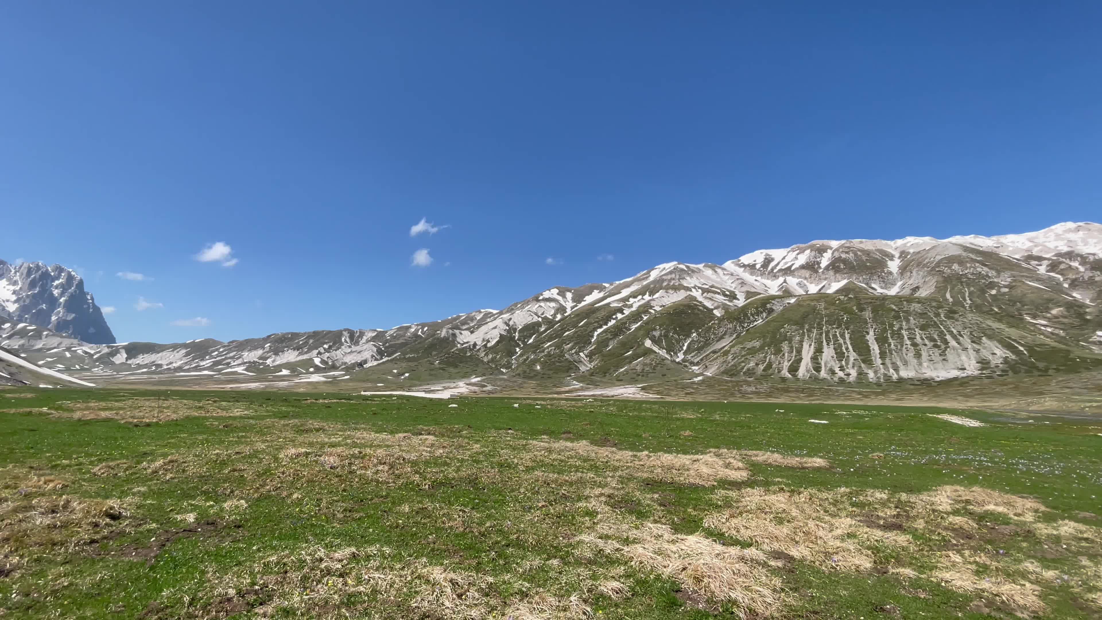 Pietranzoni Lake in Campo Imperatore
