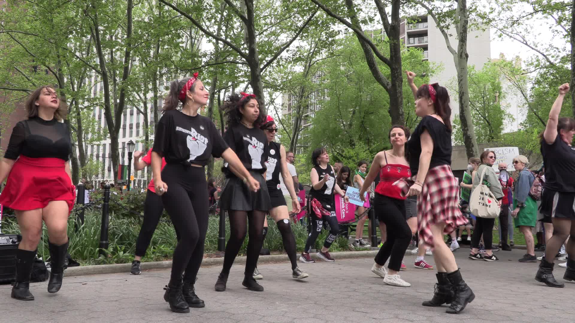 NYC: Abortion right’s activists march across Brooklyn Bridge