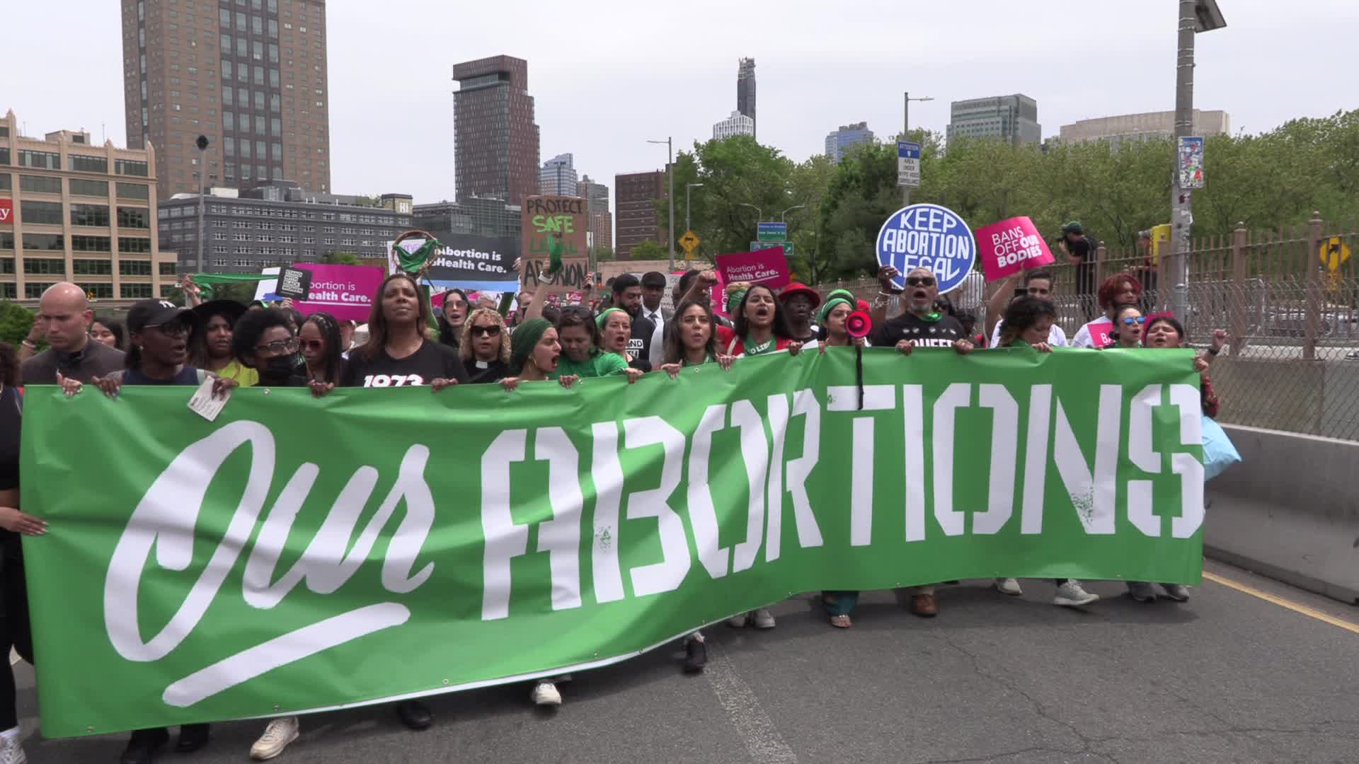 NYC: Abortion right’s activists march across Brooklyn Bridge