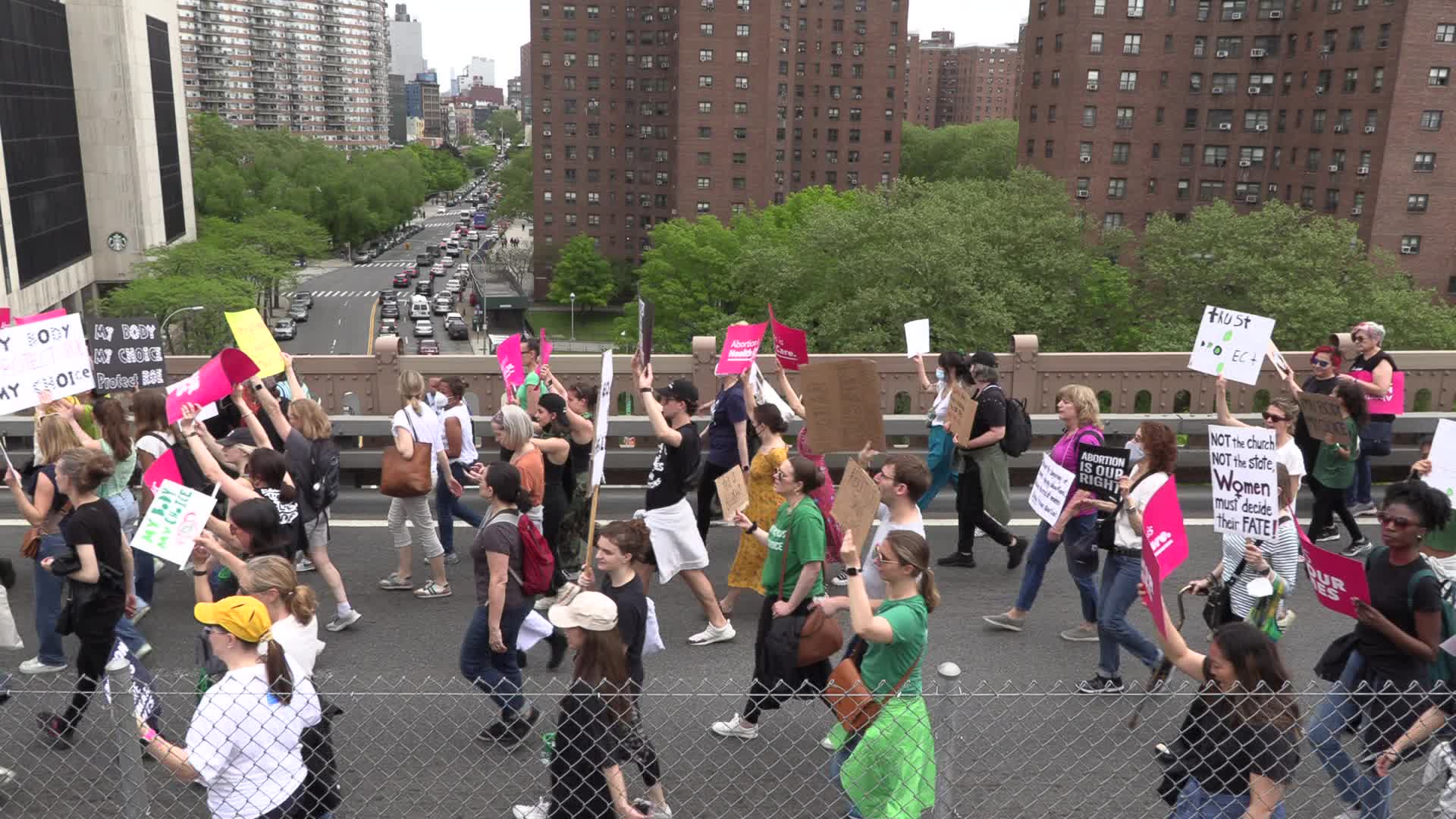 NYC: Abortion right’s activists march across Brooklyn Bridge