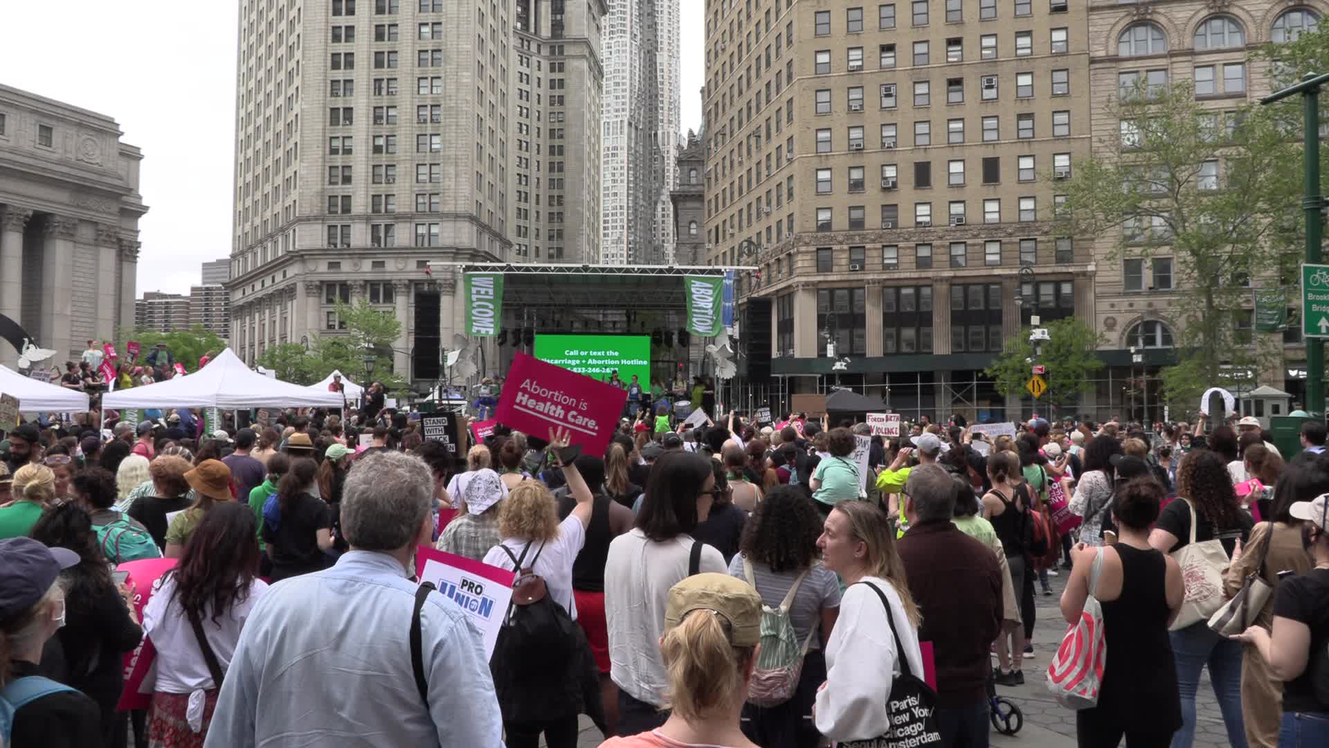 NYC: Abortion right’s activists march across Brooklyn Bridge