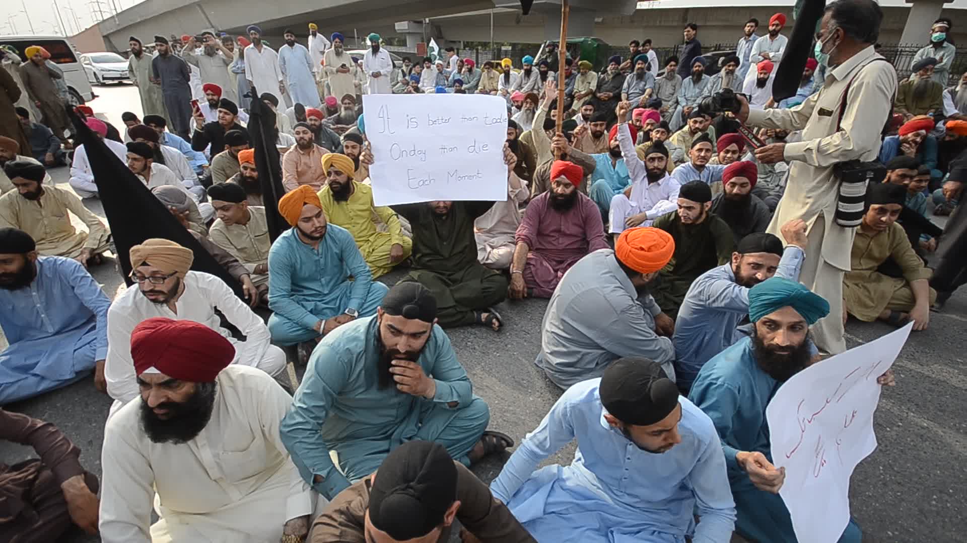 Minority Sikh traders killed in Peshawar

