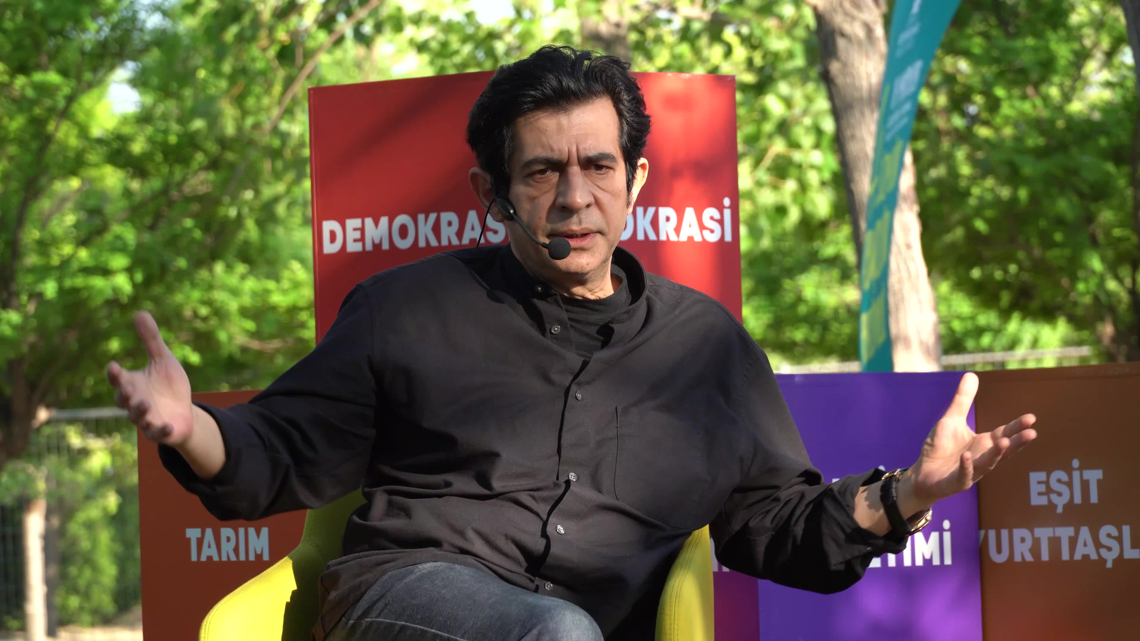 Famous actor and TV personality Okan Bayulgen in an interview with Izmir Mayor Tunc Soyer 