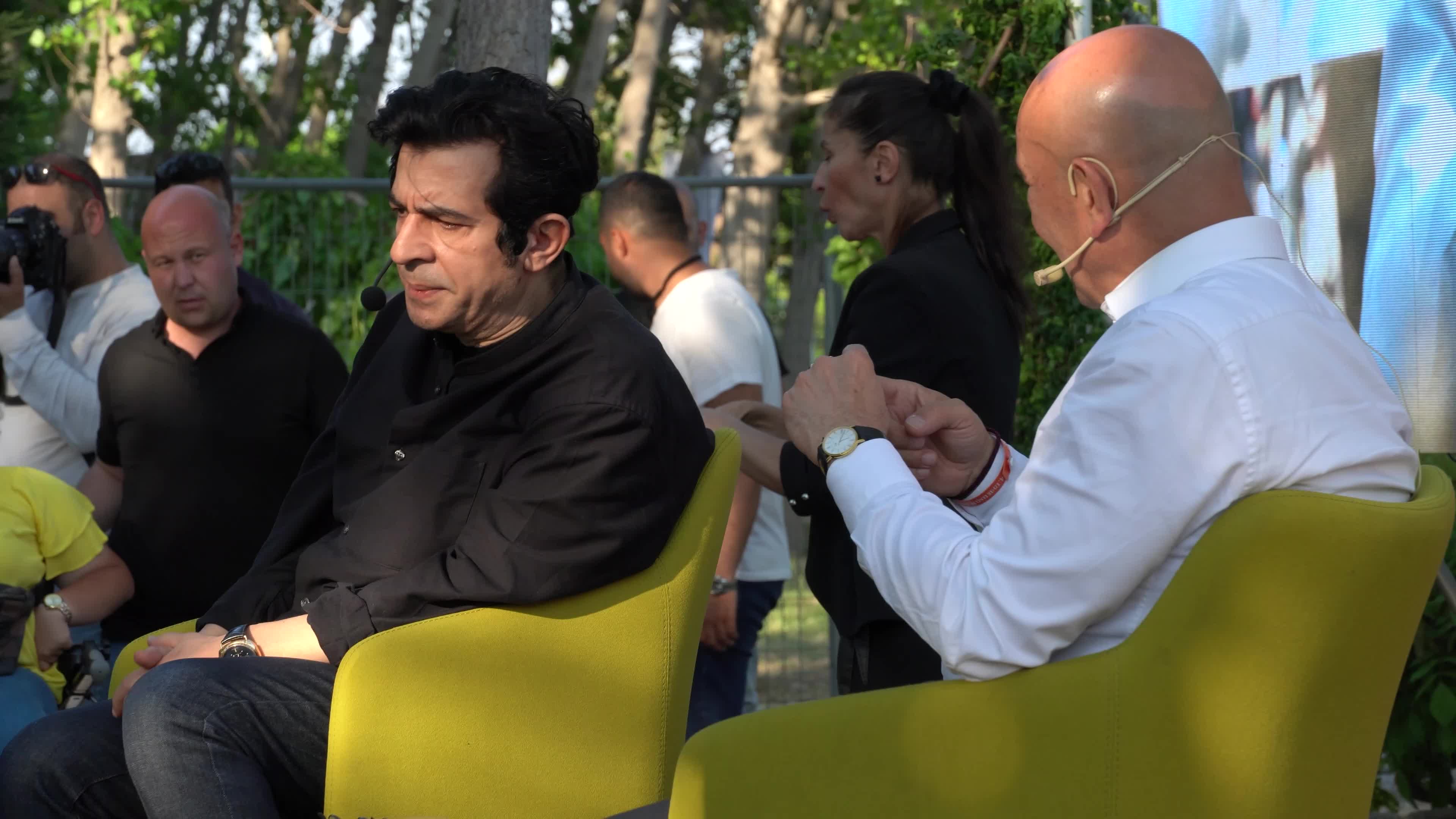 Famous actor and TV personality Okan Bayulgen in an interview with Izmir Mayor Tunc Soyer 
