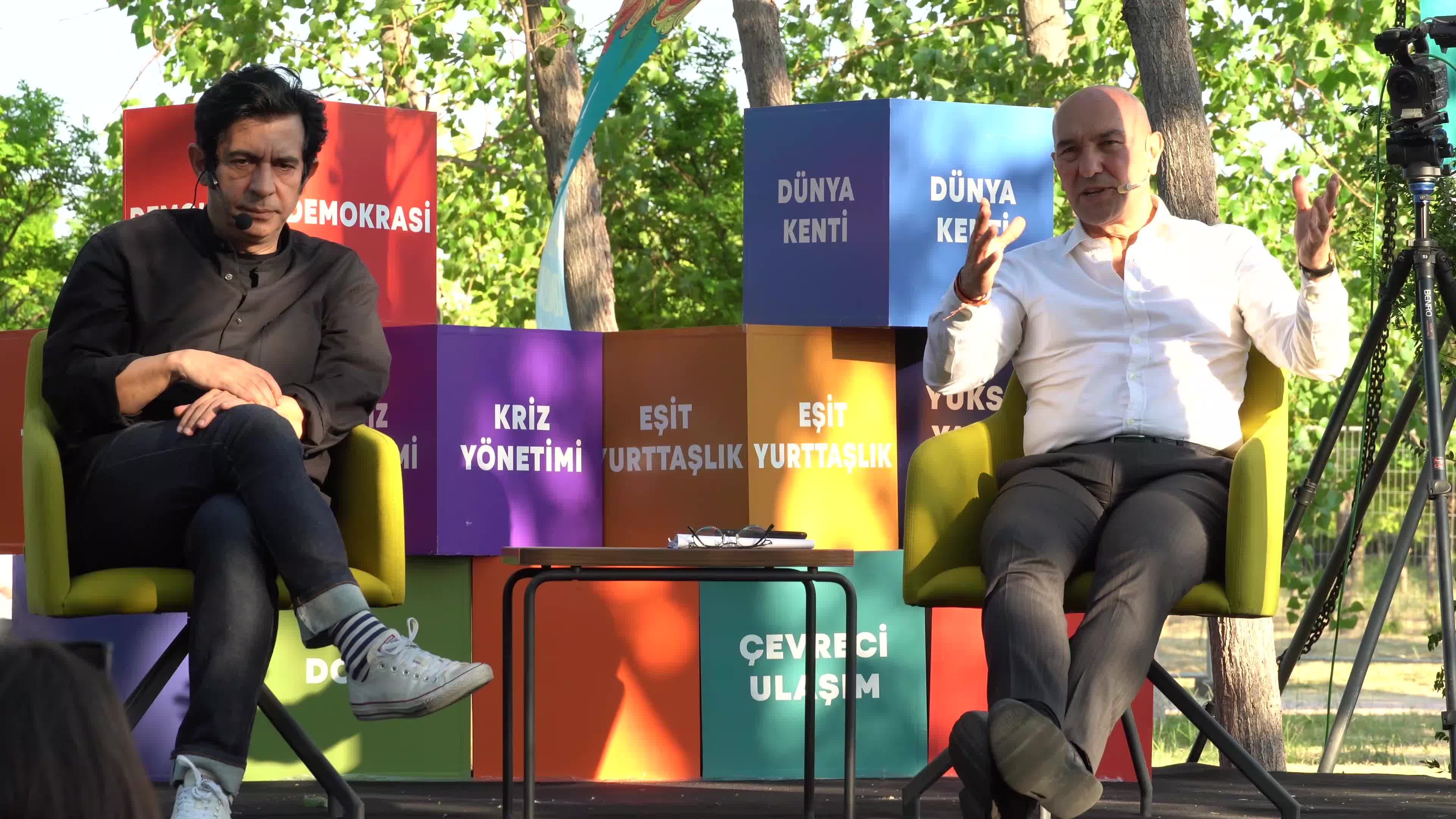 Famous actor and TV personality Okan Bayulgen in an interview with Izmir Mayor Tunc Soyer 