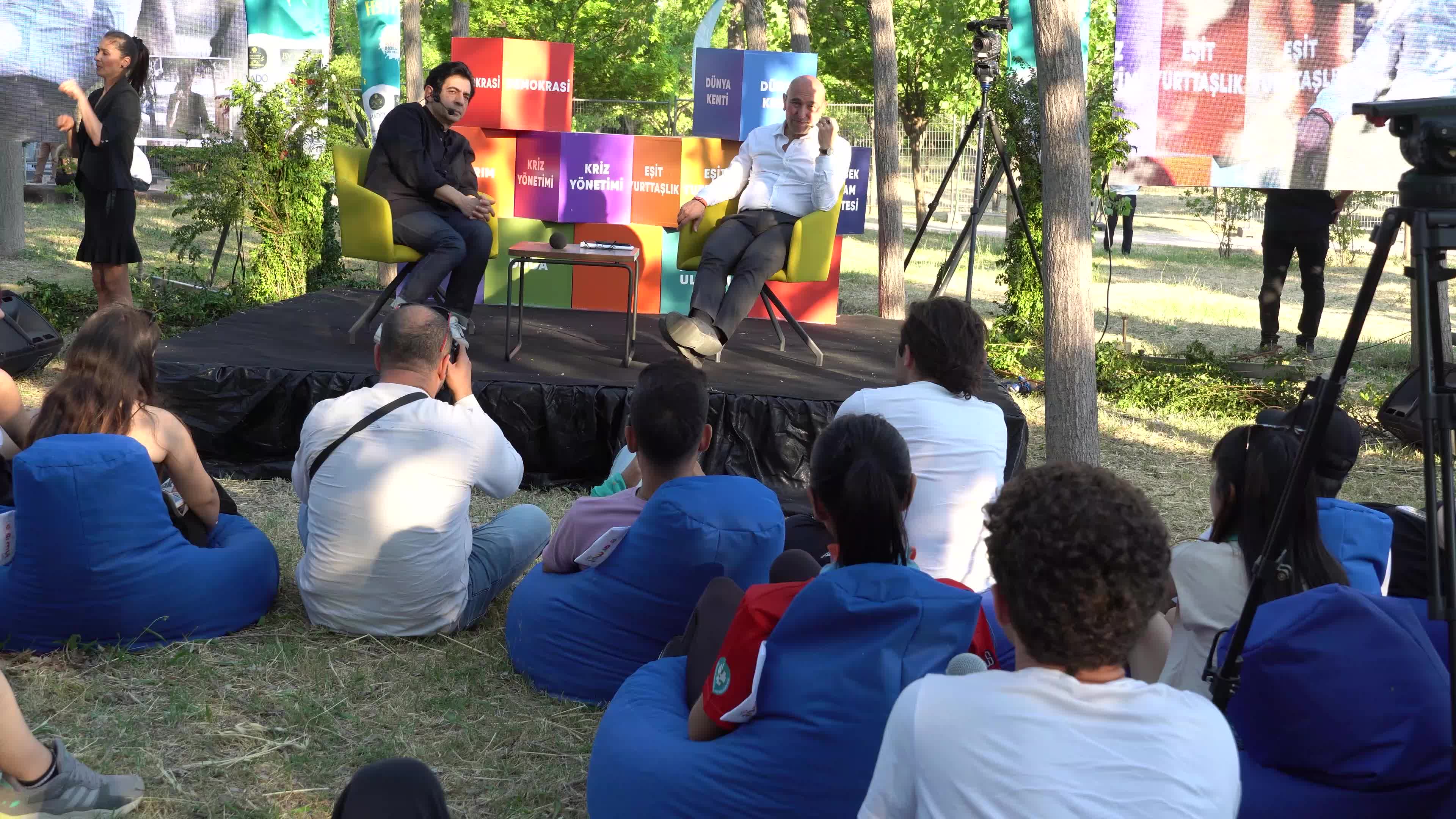 Famous actor and TV personality Okan Bayulgen in an interview with Izmir Mayor Tunc Soyer 