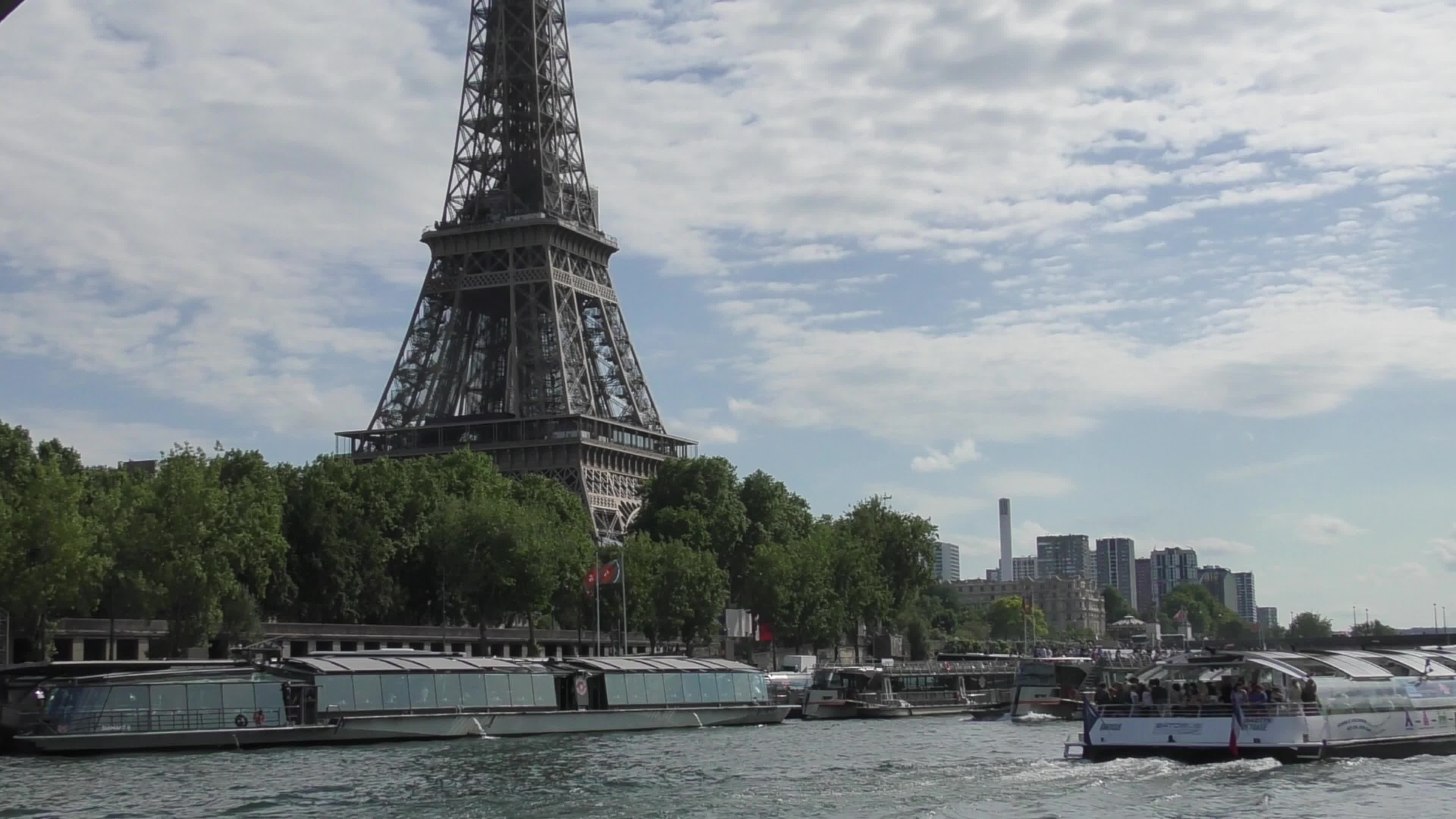 Boats and tourists on river La Seine in Paris